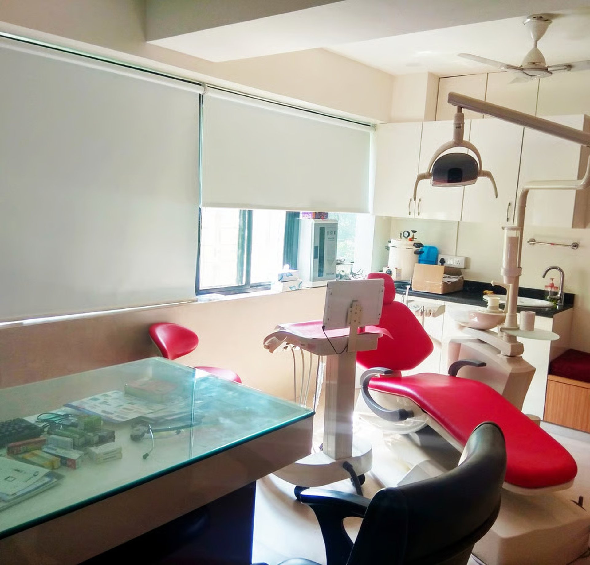 gray computer monitor