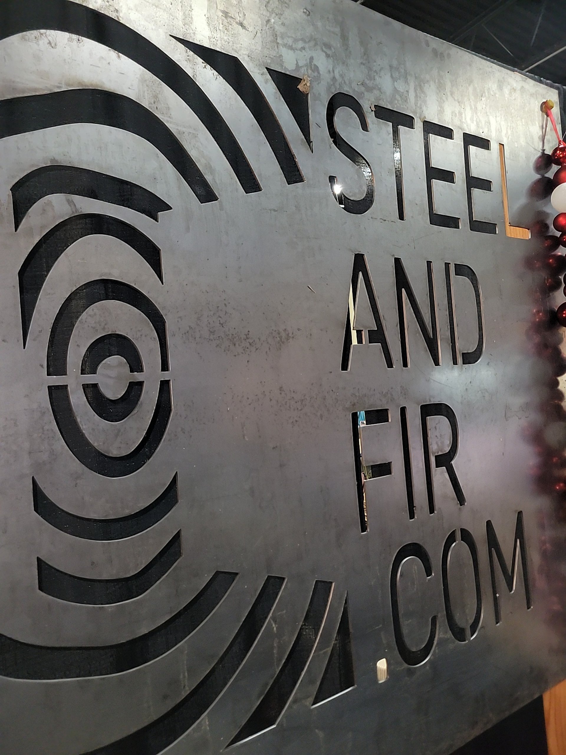 gray computer monitor