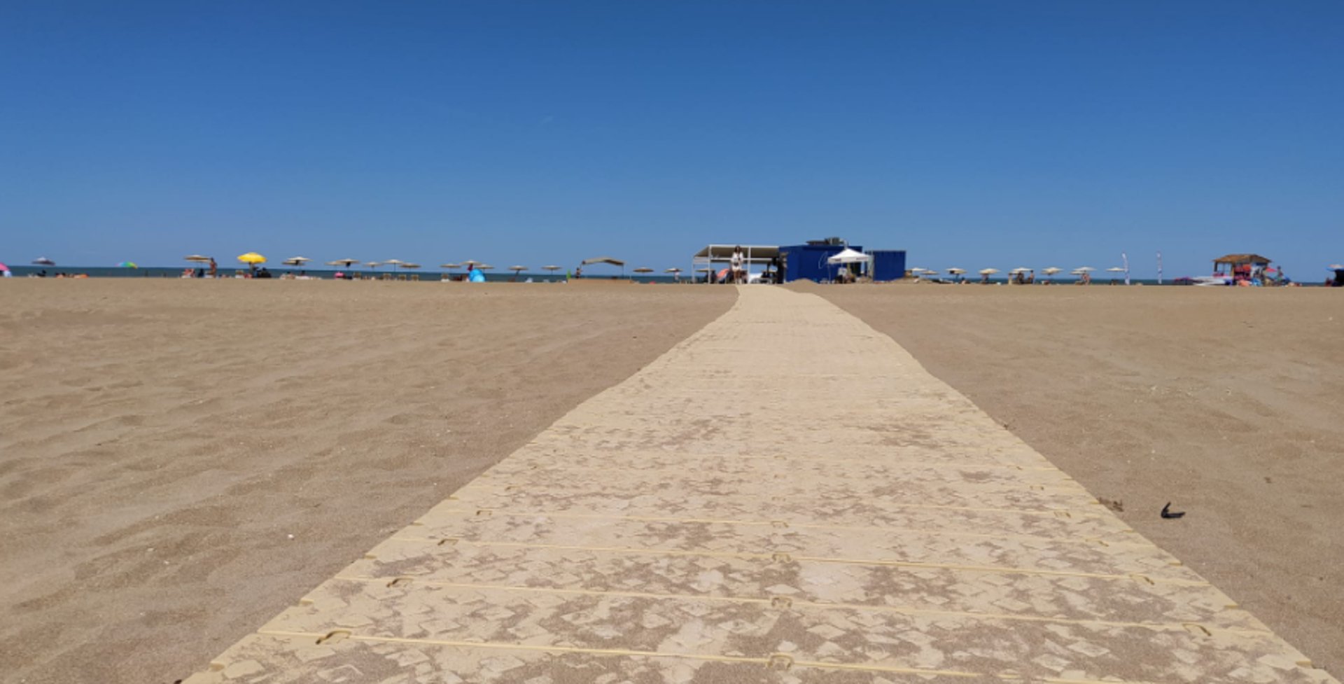 gray computer monitor