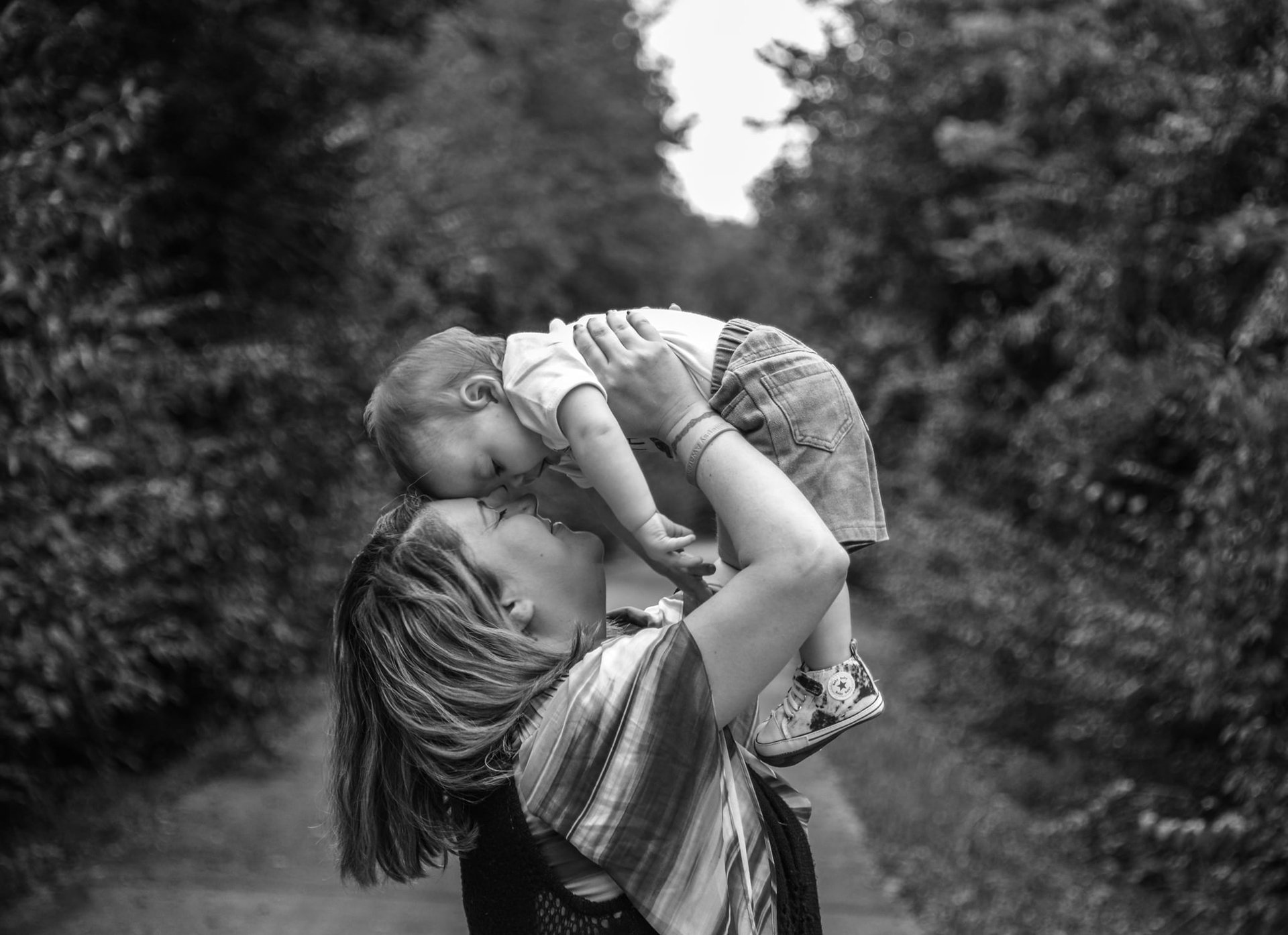 black and white bed linen