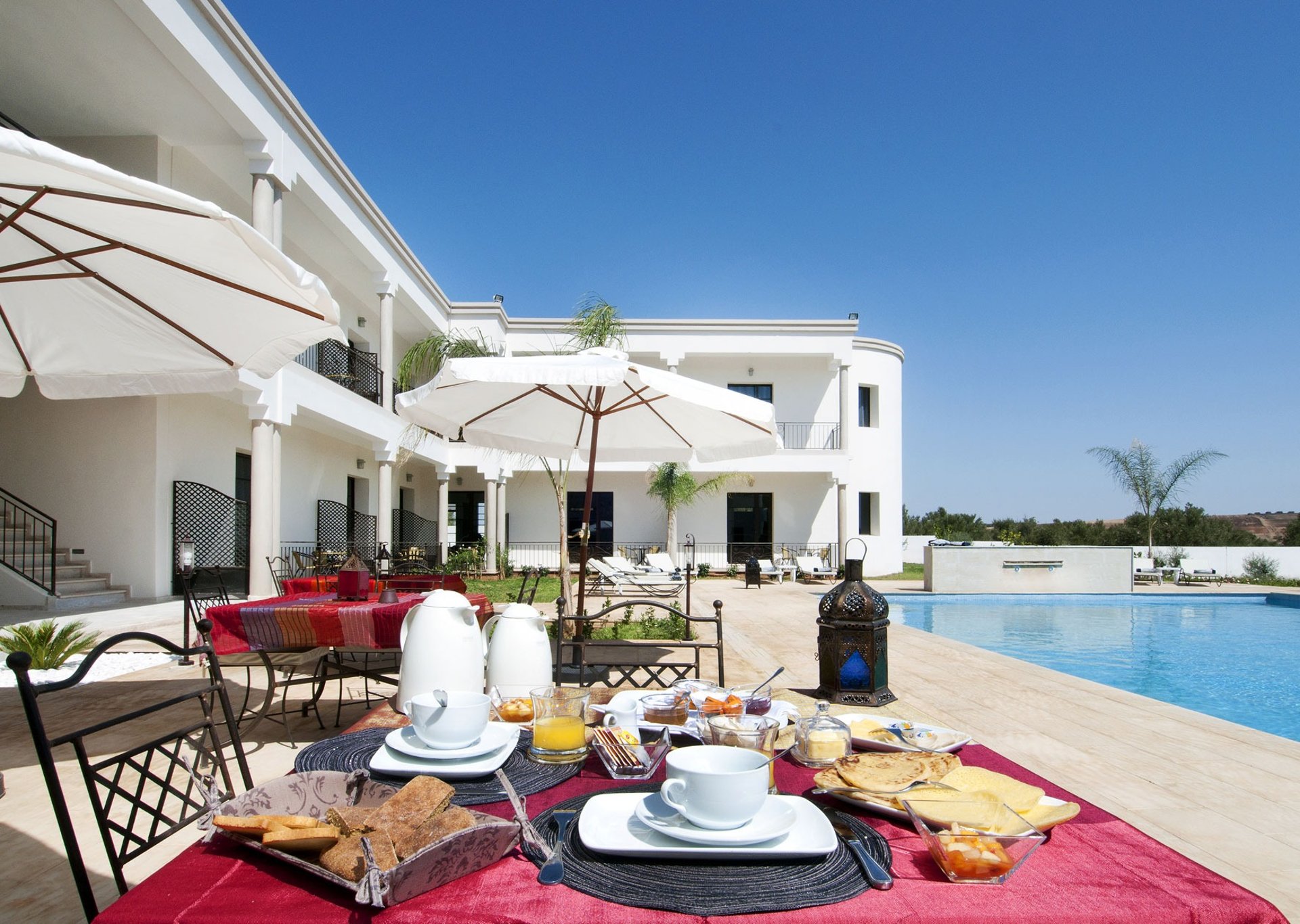 gray computer monitor