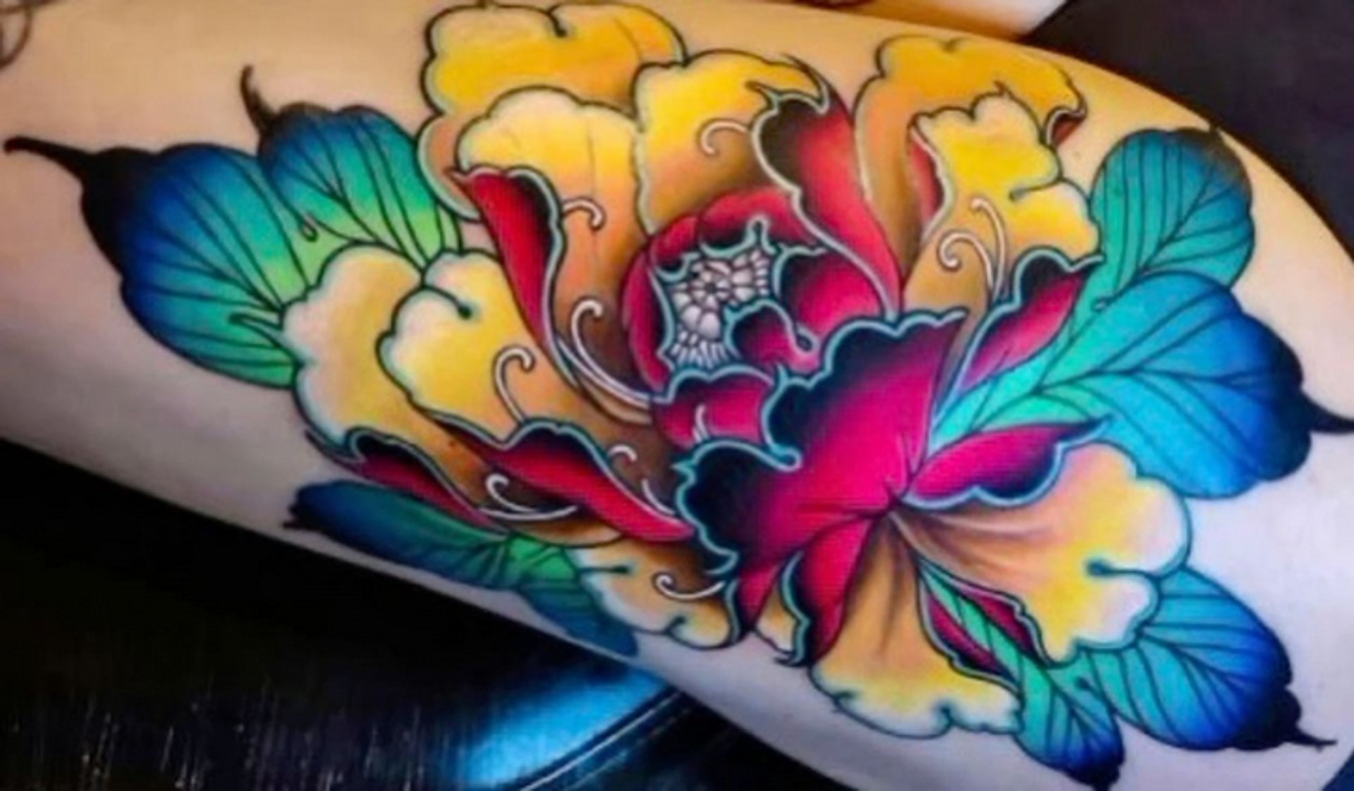 black and white bed linen