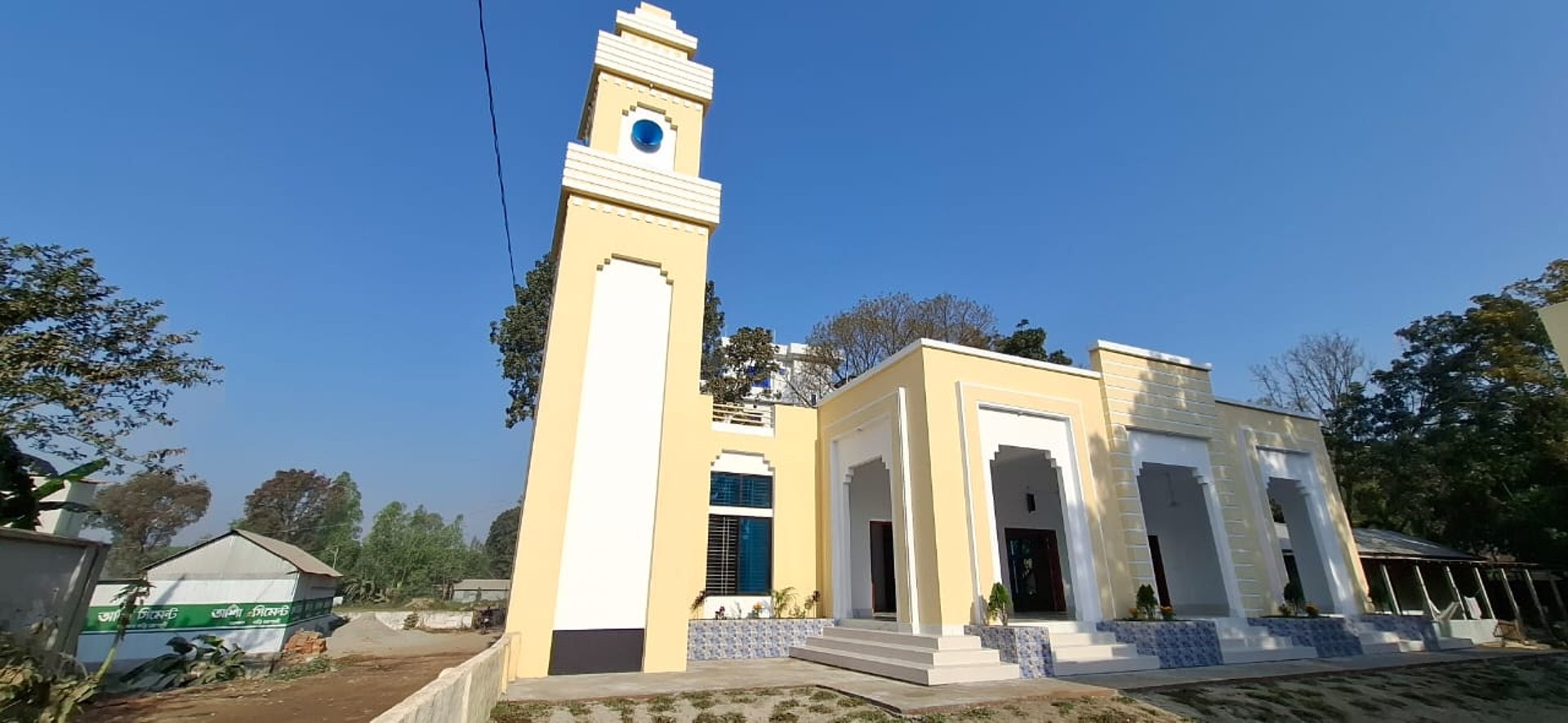 gray computer monitor