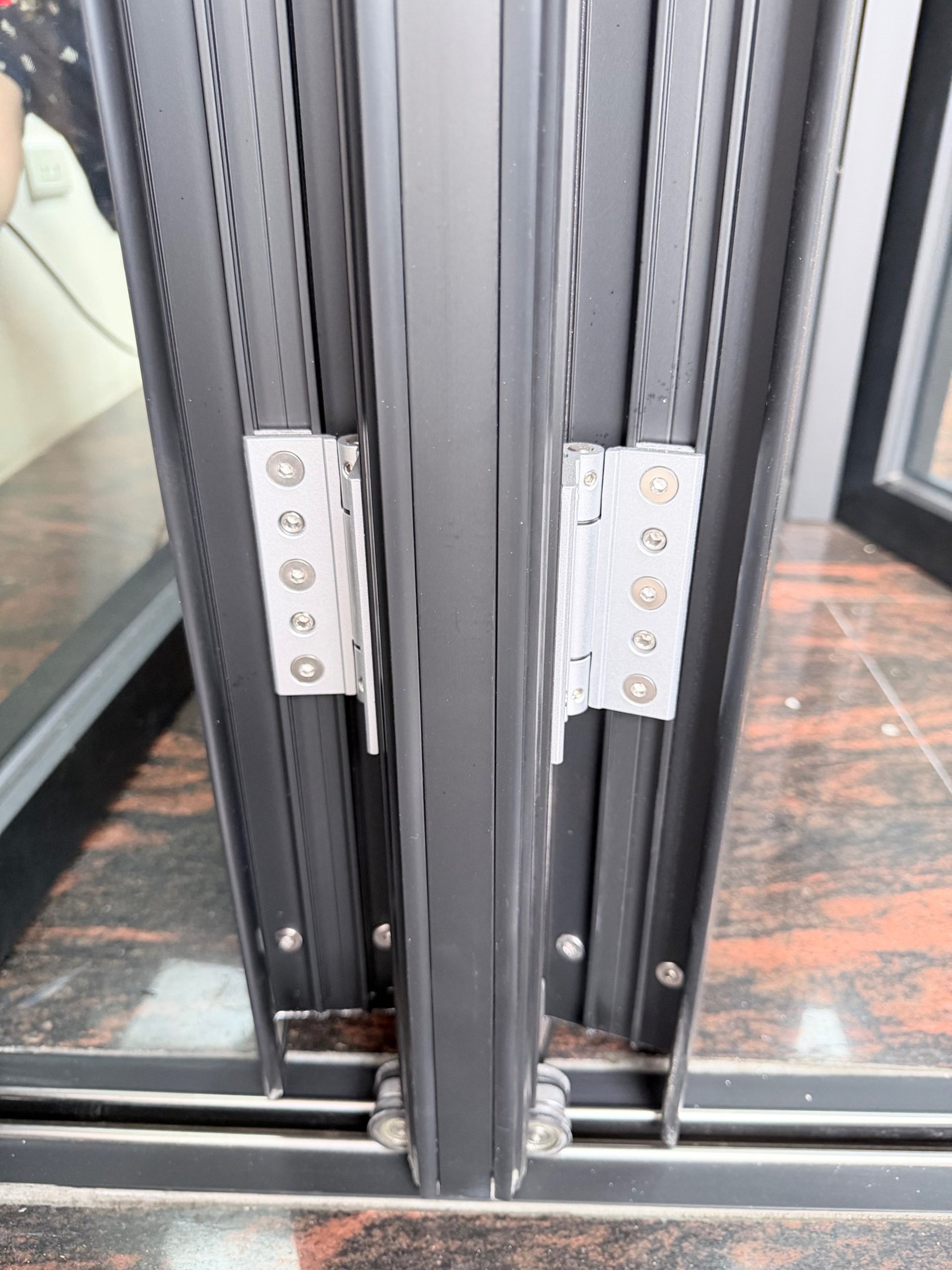 gray computer monitor