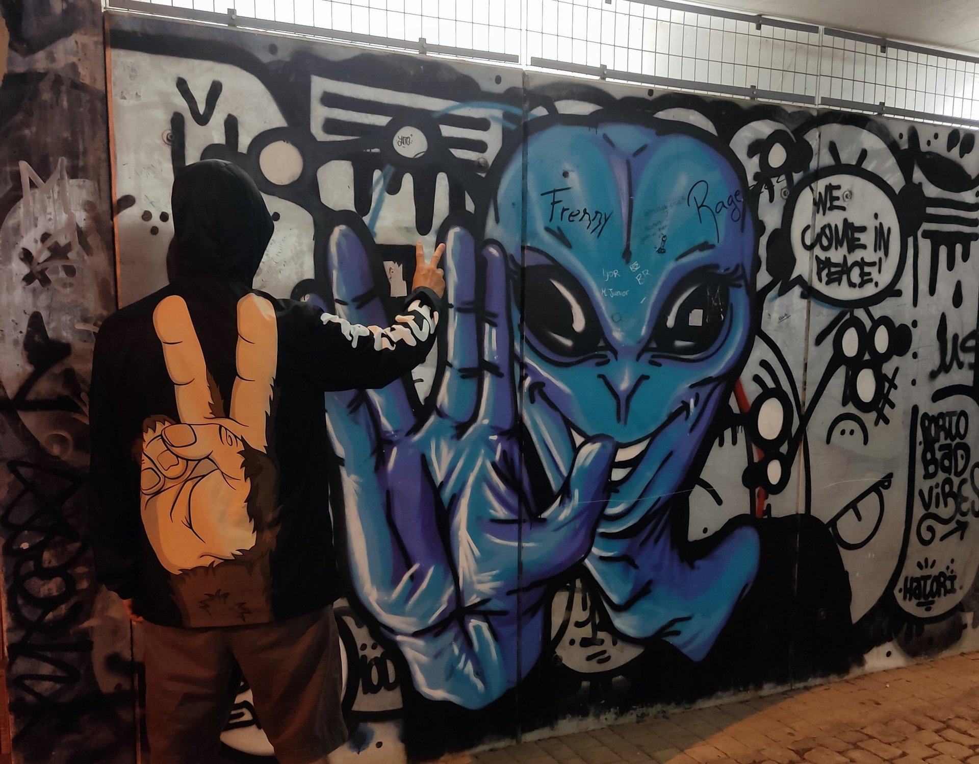 black and white bed linen