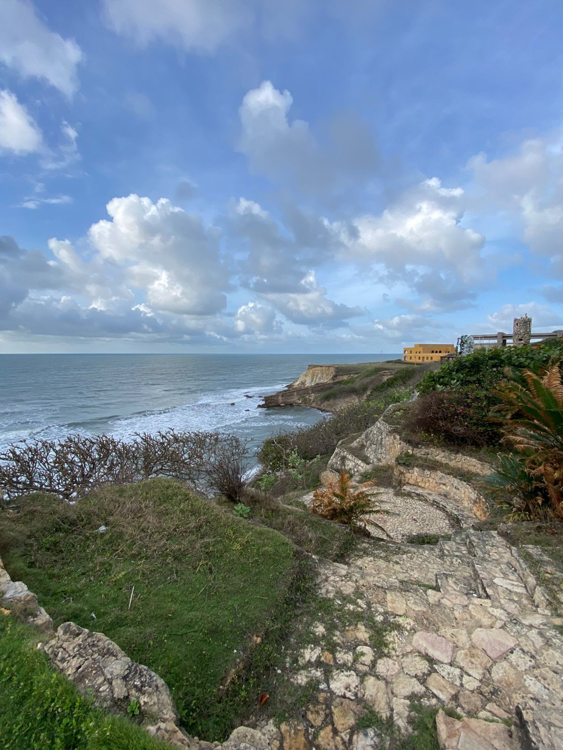 gray computer monitor