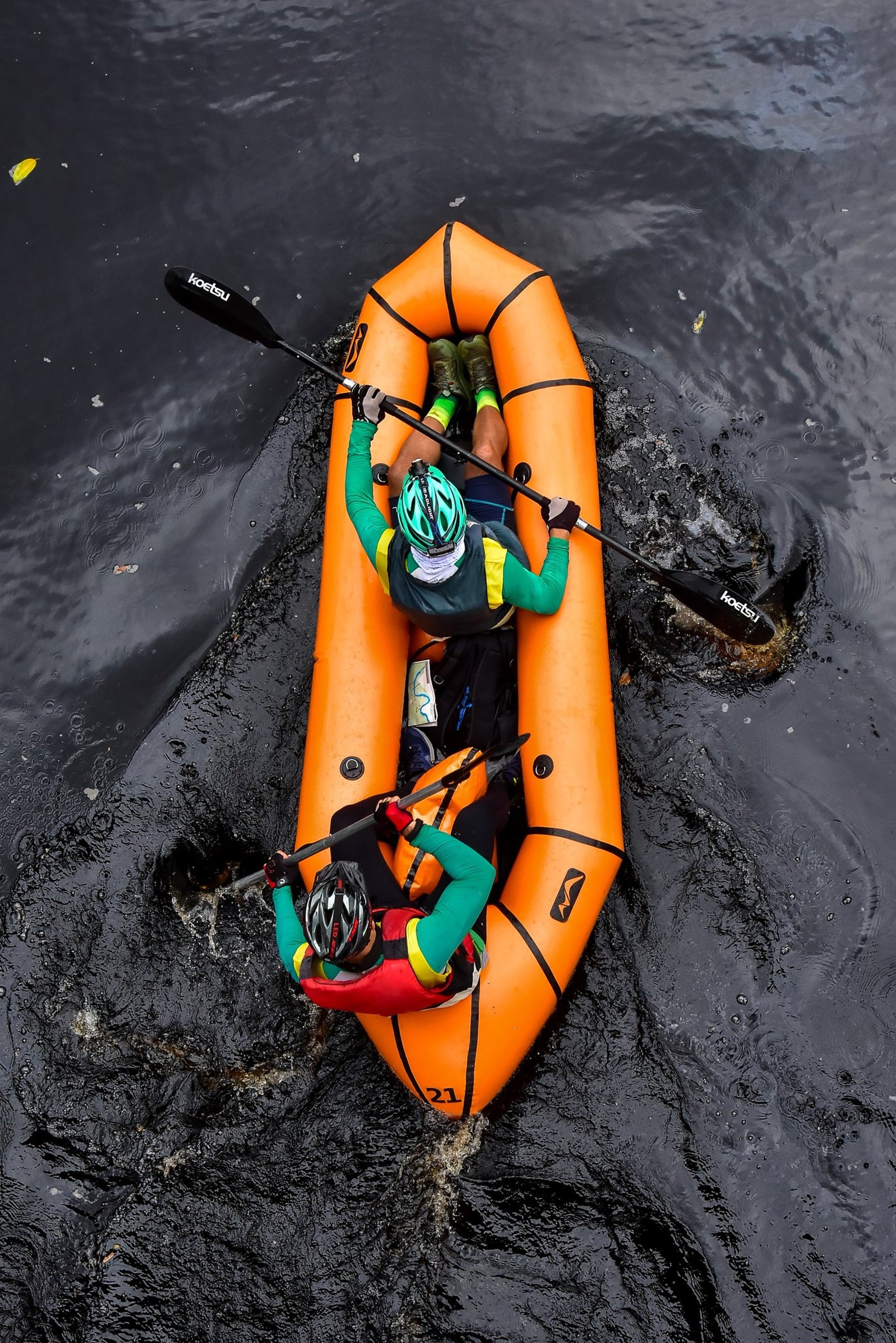 black and white bed linen