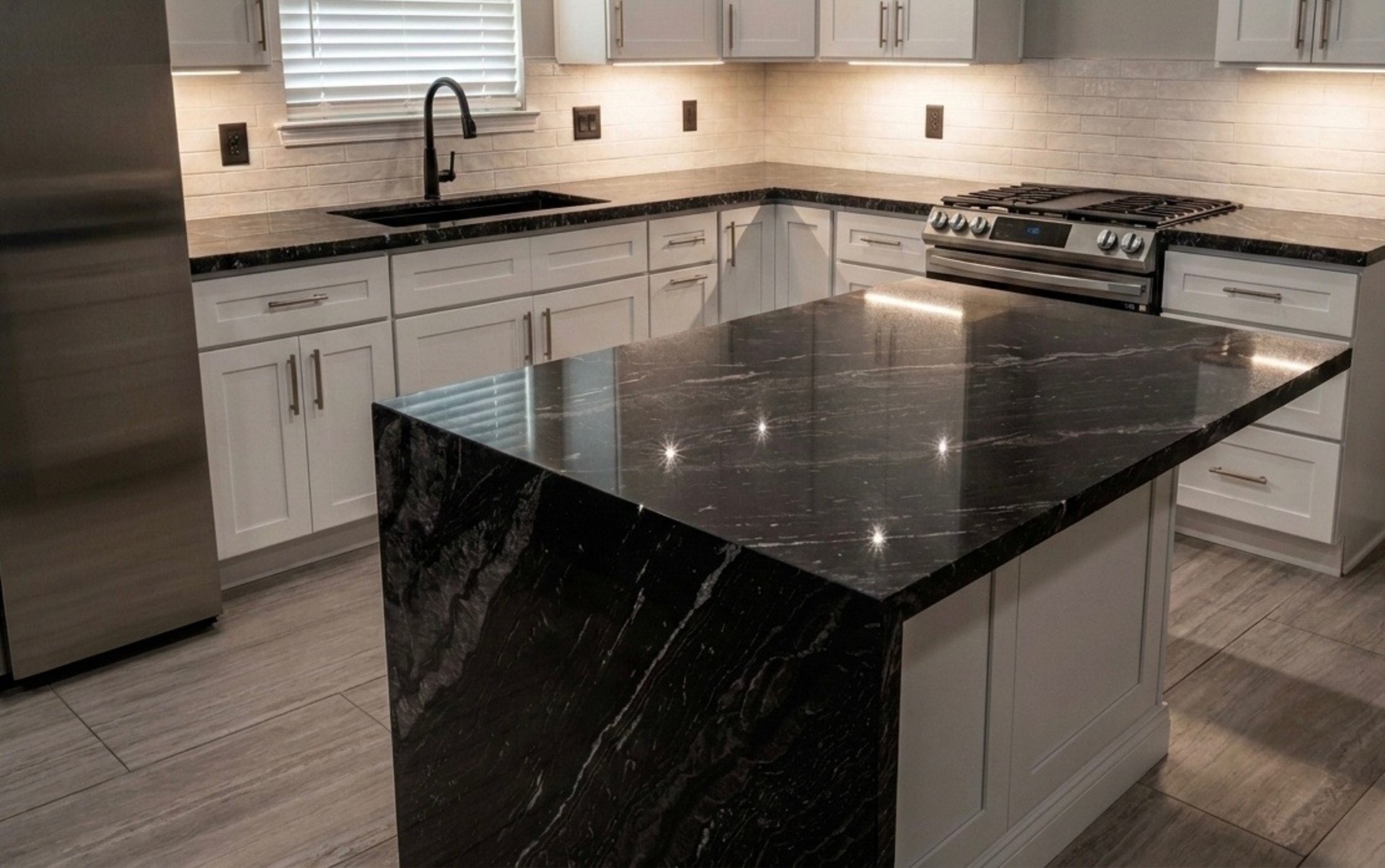 black and white bed linen