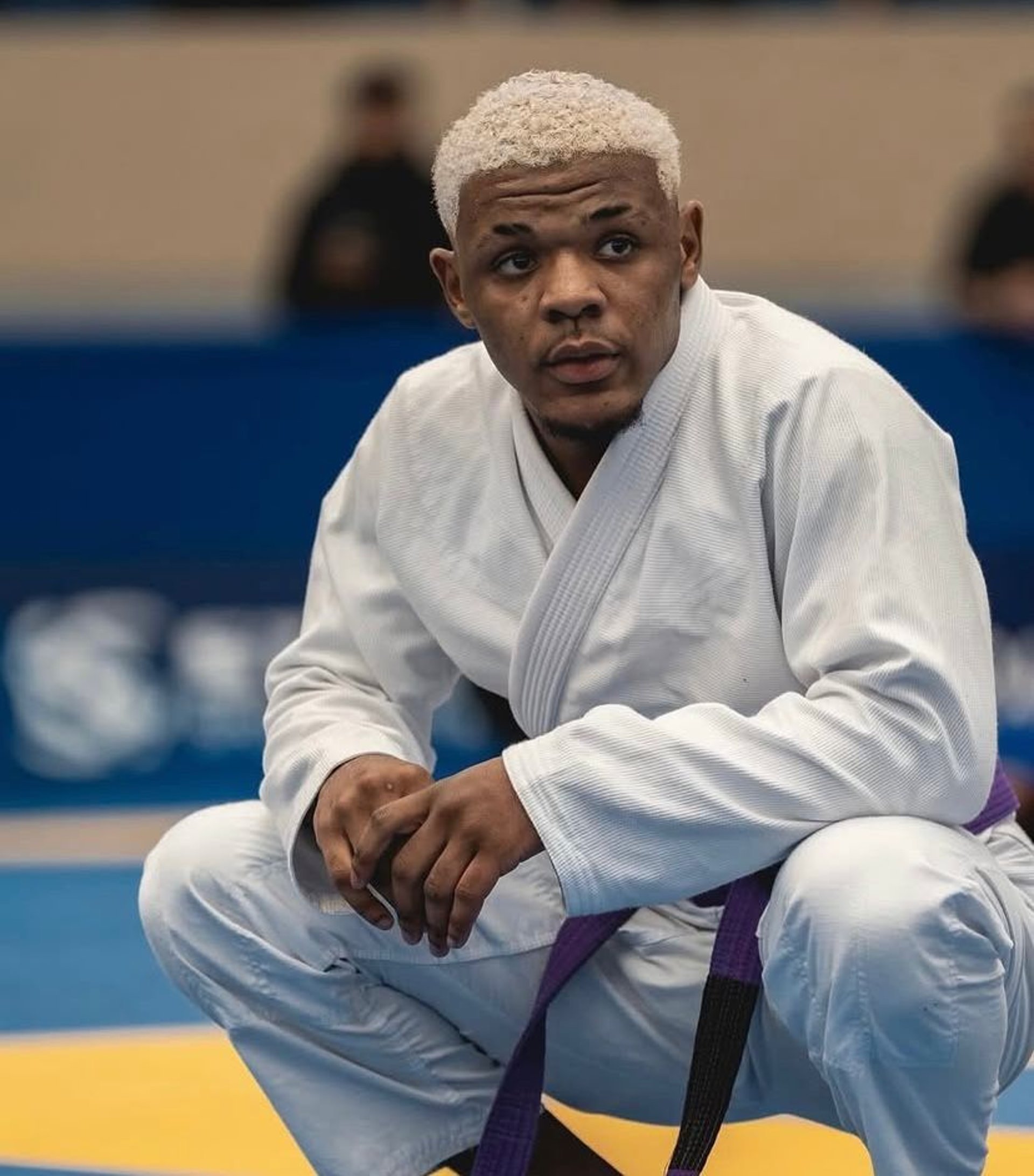 gray computer monitor