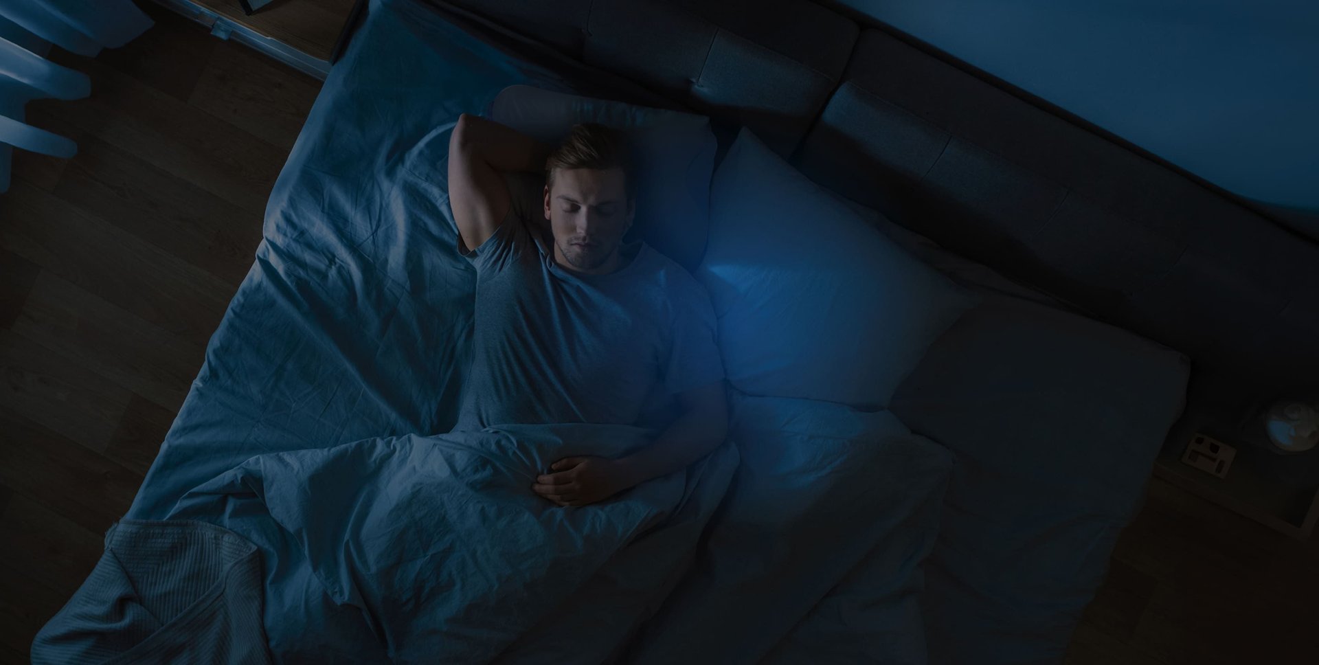 black and white bed linen