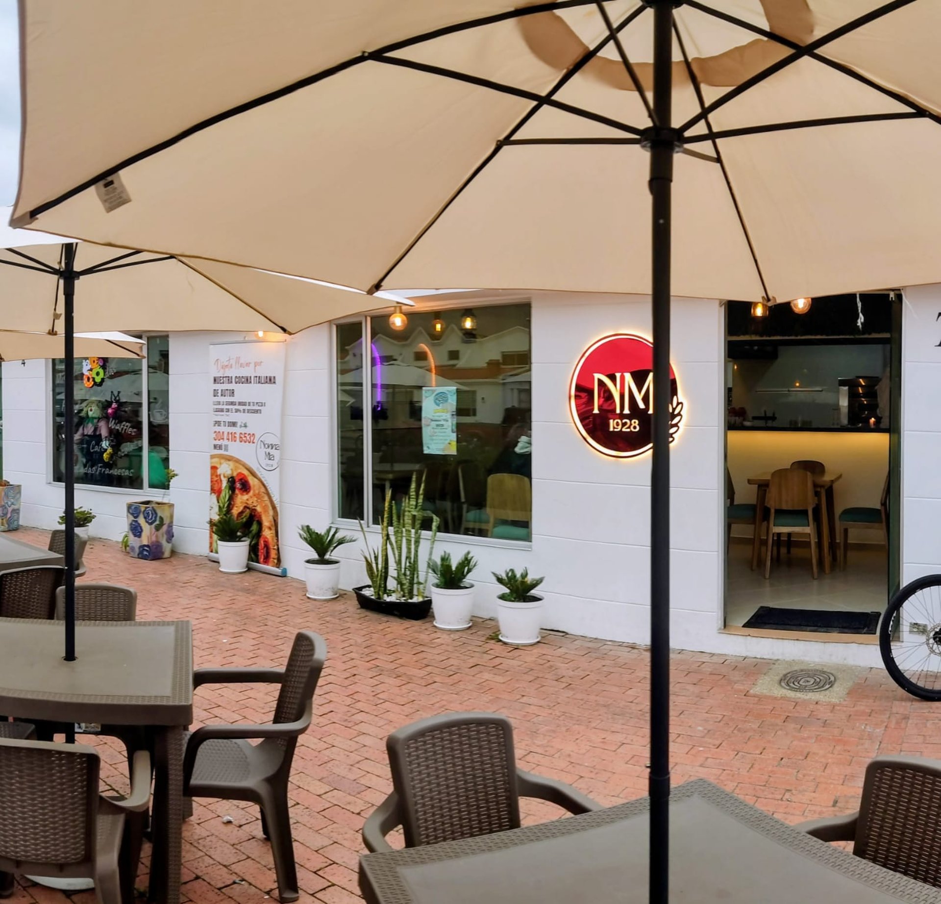 black and white bed linen