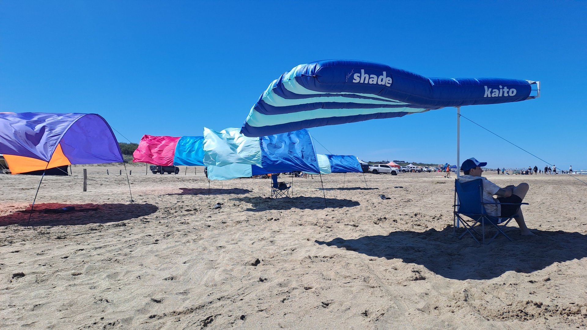 an abstract photo of a curved building with a blue sky in the background