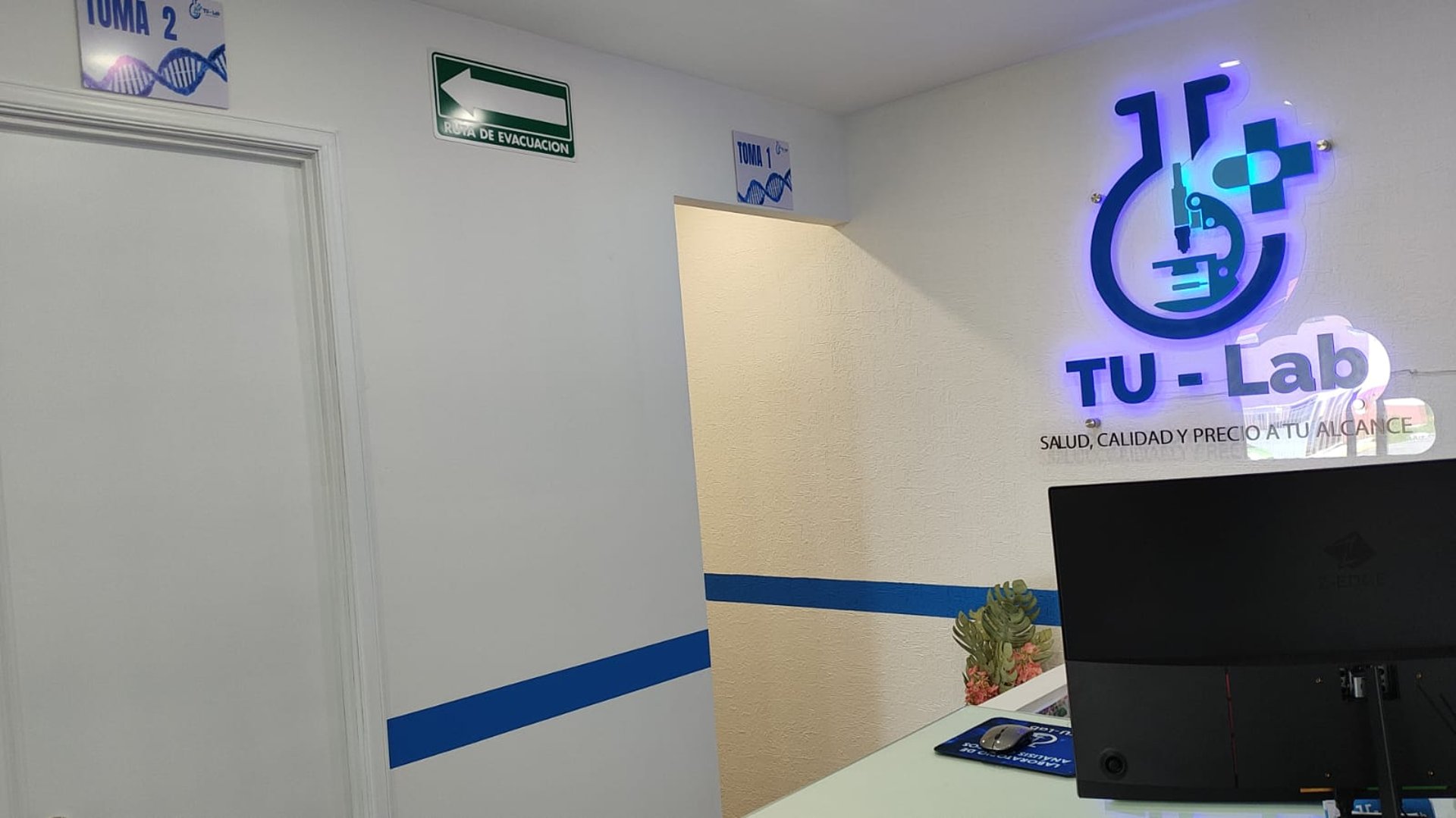 gray computer monitor