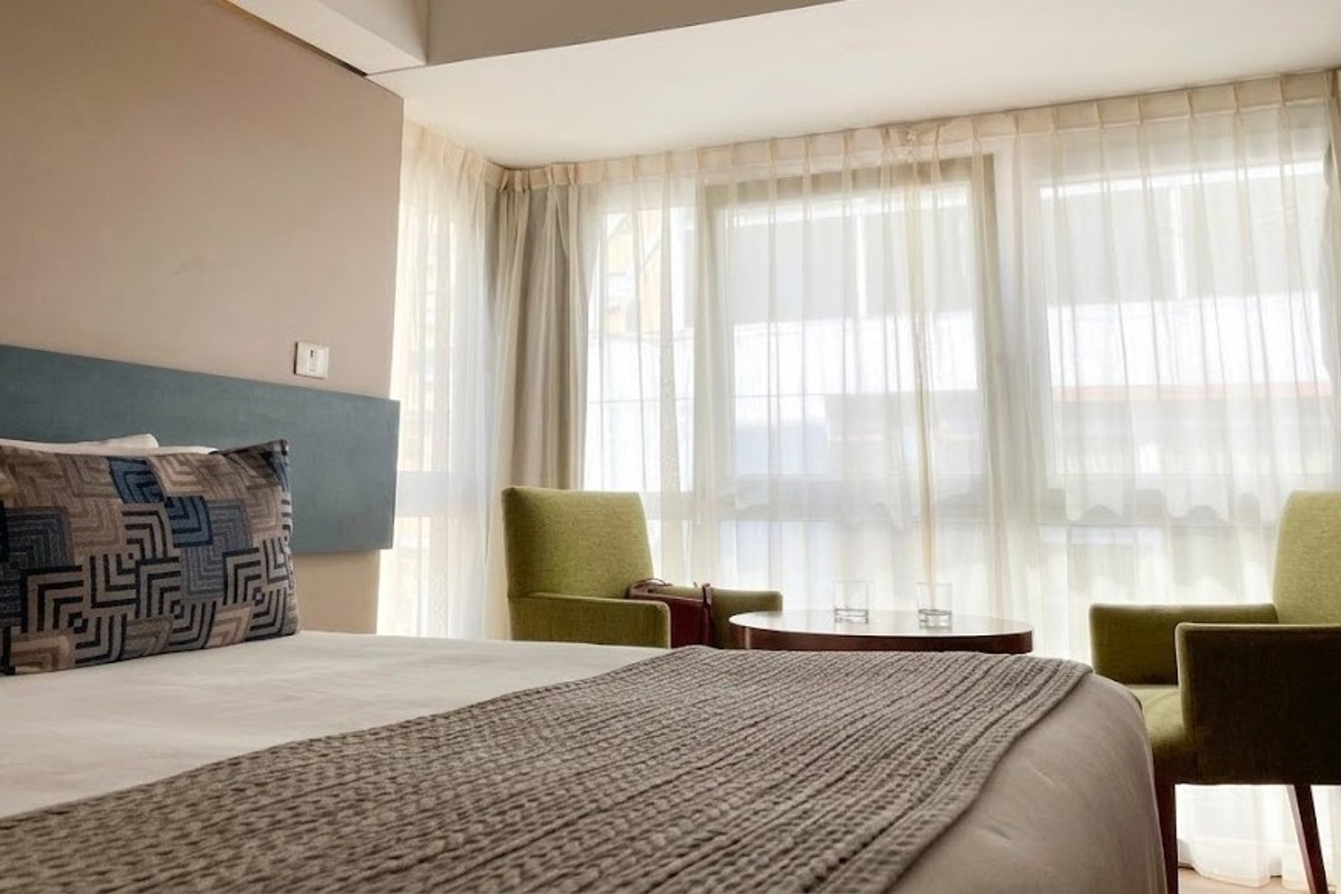 black and white bed linen