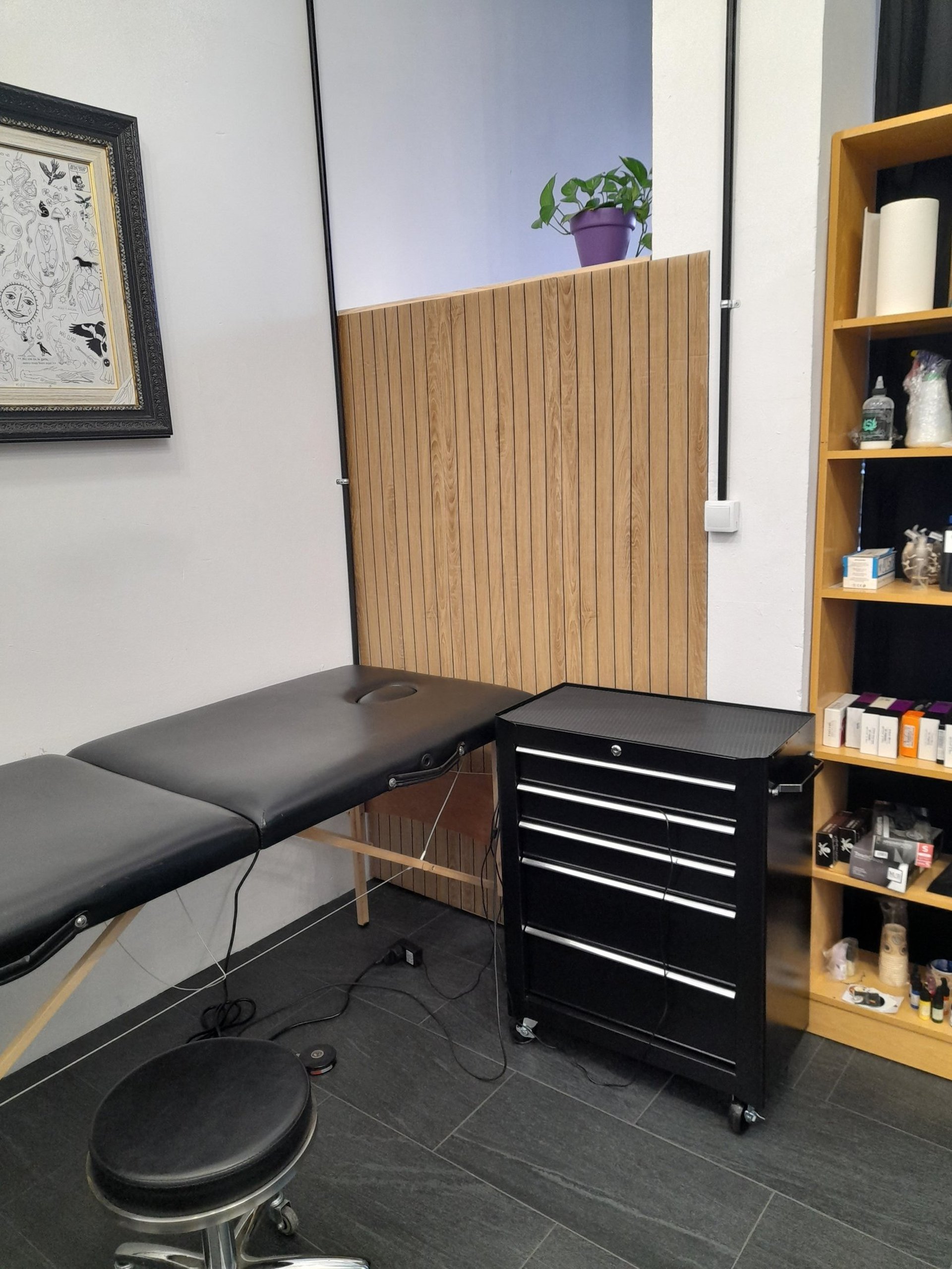 black and white bed linen