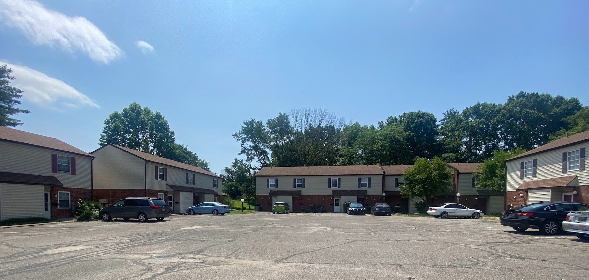 gray computer monitor