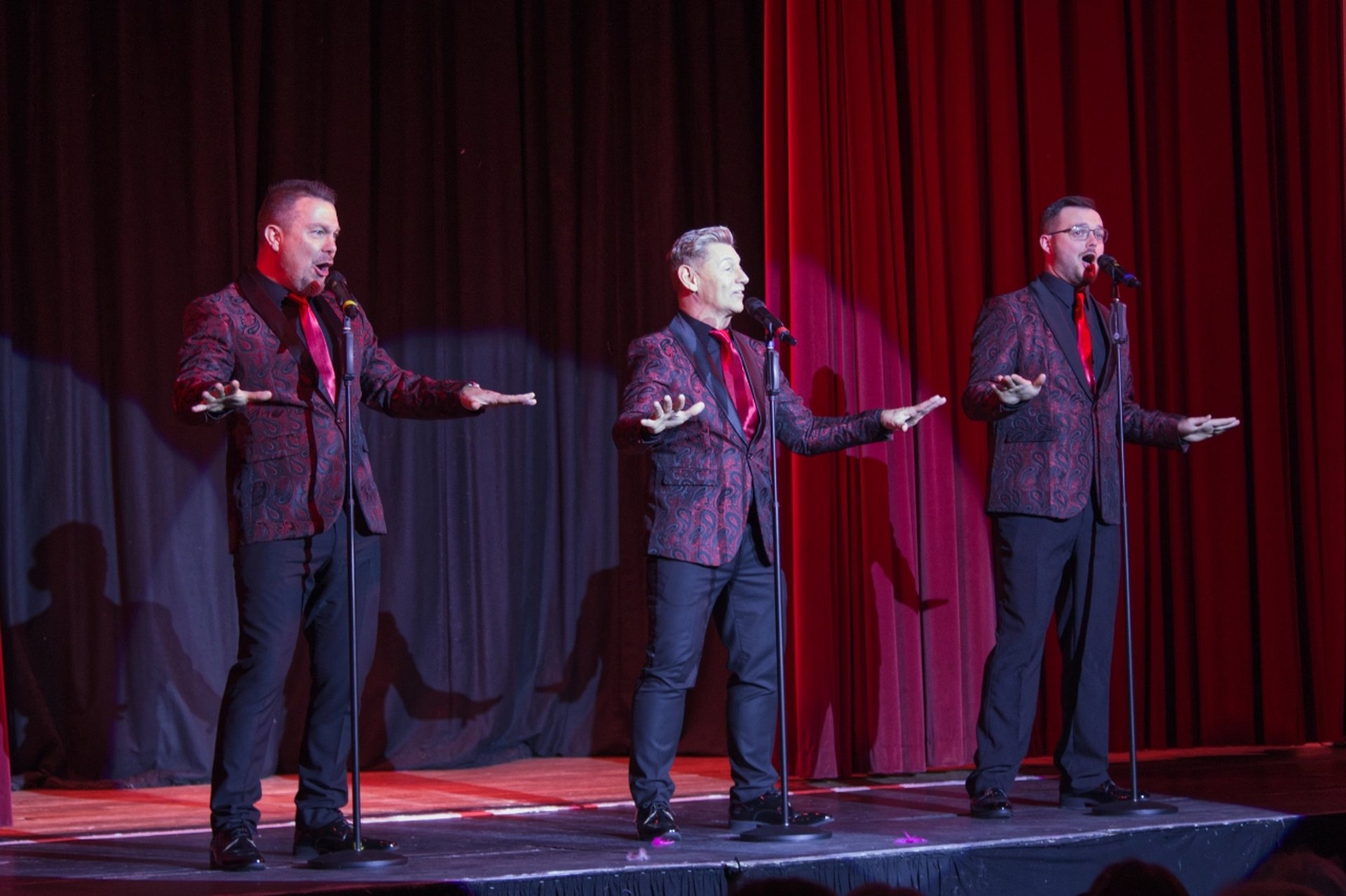 black and white bed linen