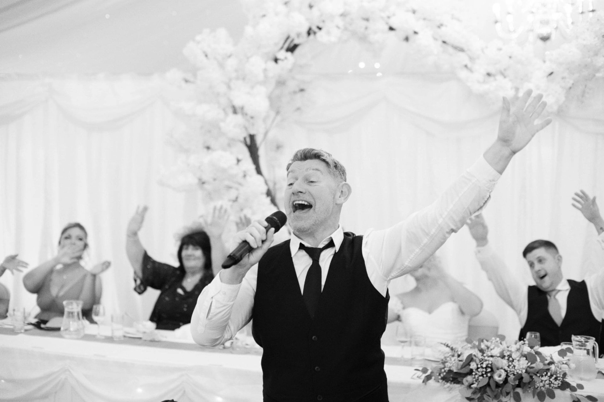 gray computer monitor