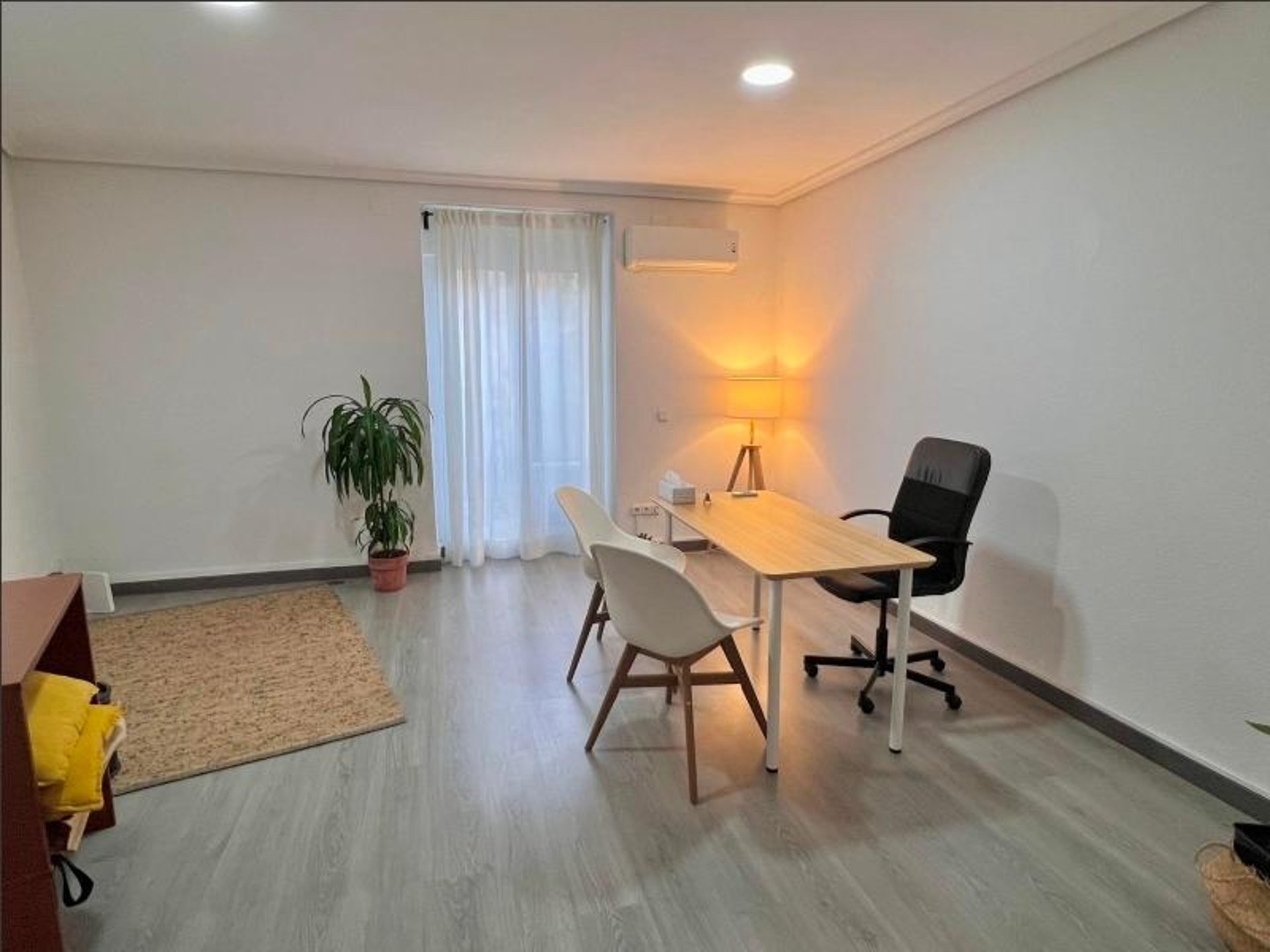 black and white bed linen