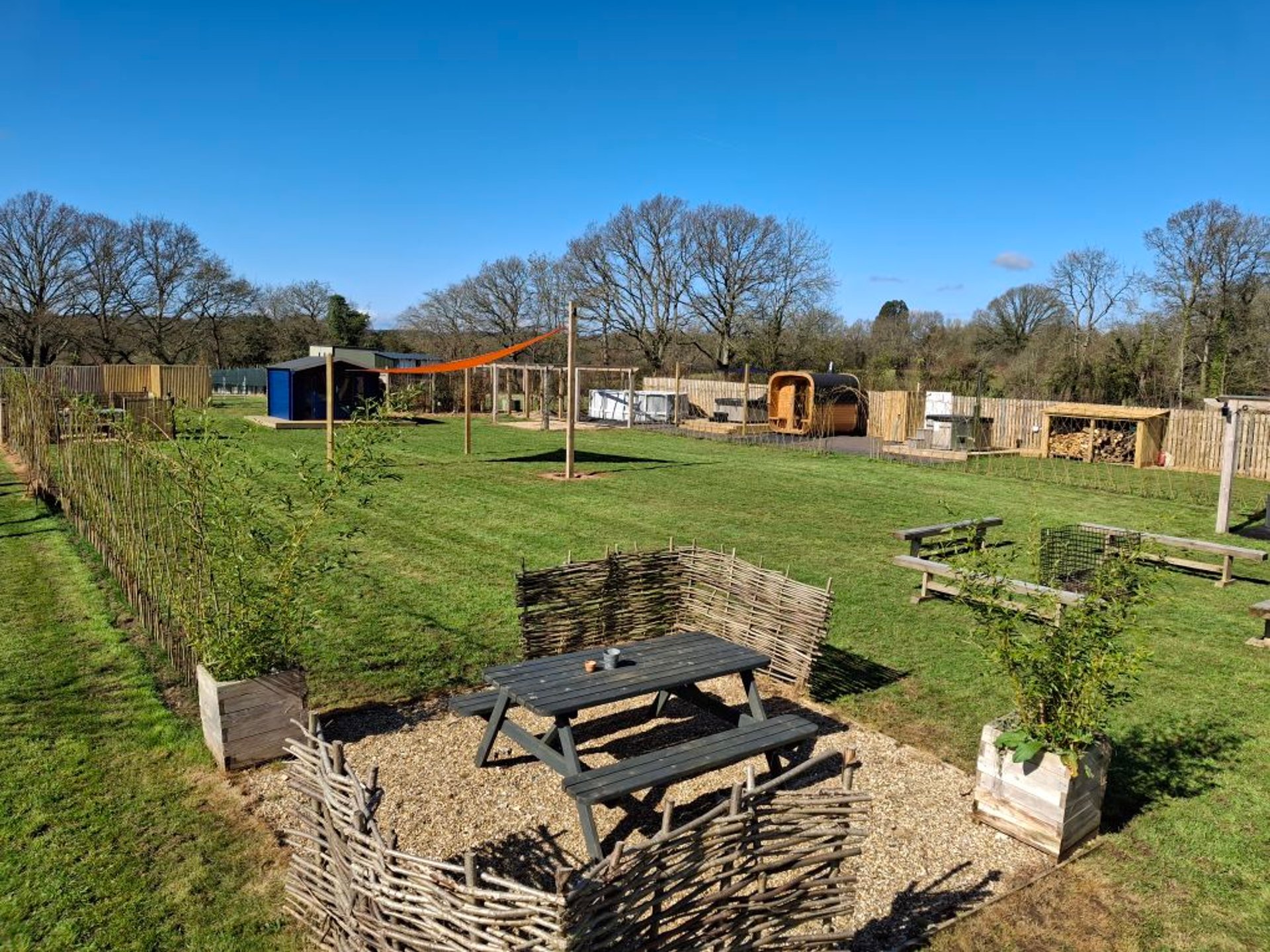 black and white bed linen