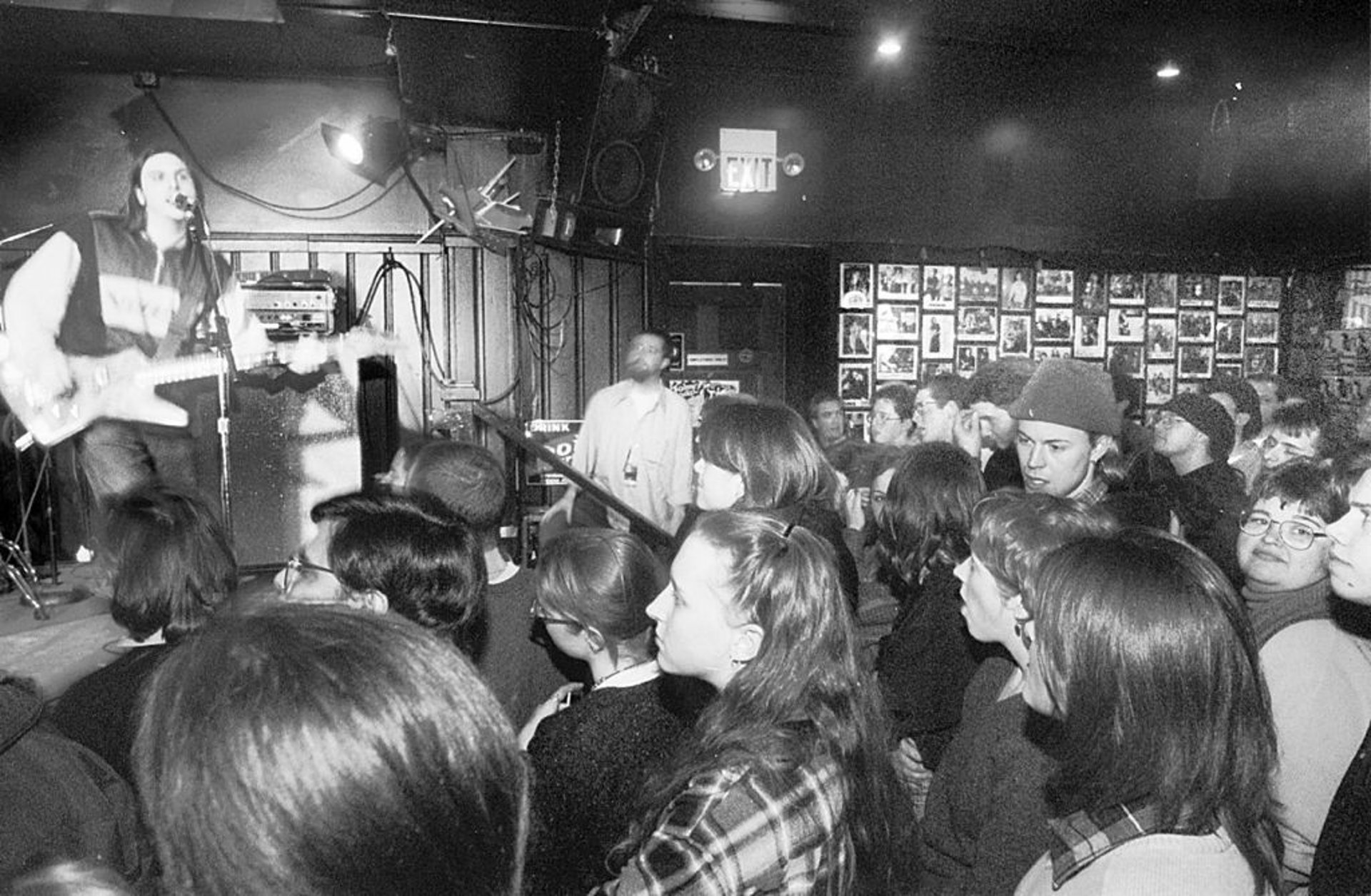 black and white bed linen