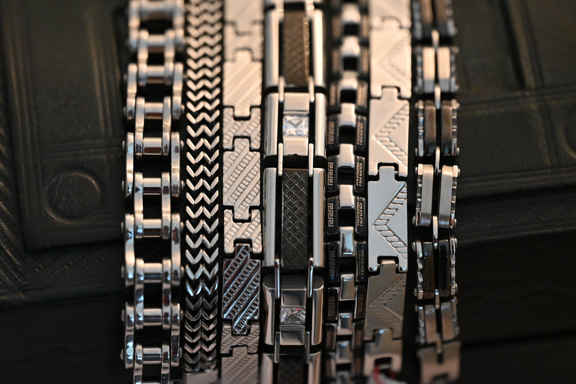 joyas plateadas a granel para presentar la categoría para ellos