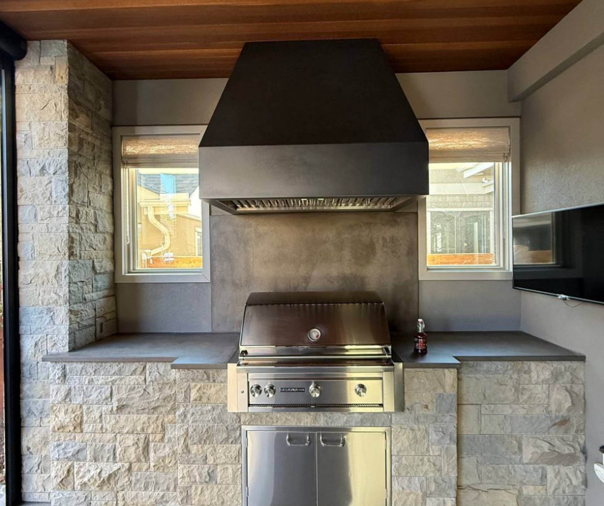 black and white bed linen