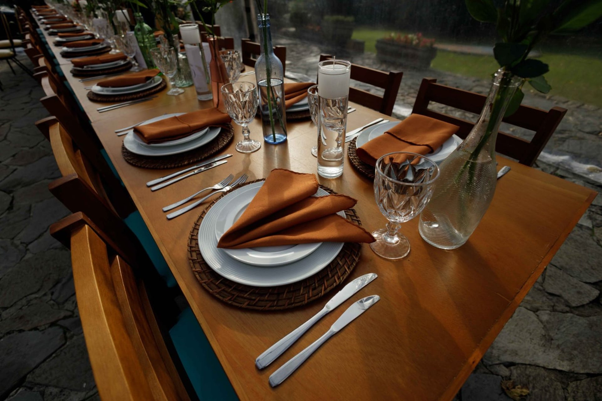 an abstract photo of a curved building with a blue sky in the background