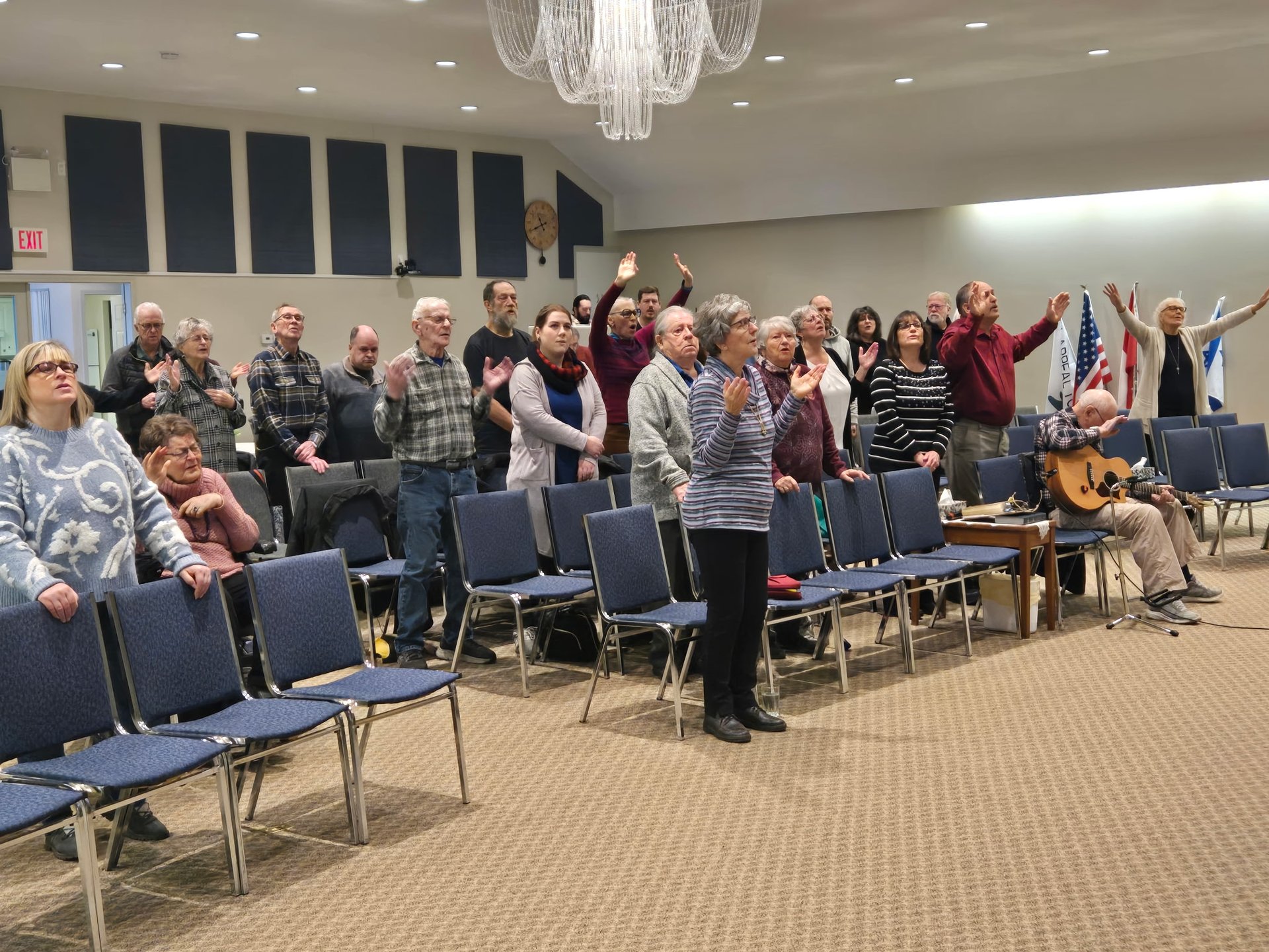 gray computer monitor