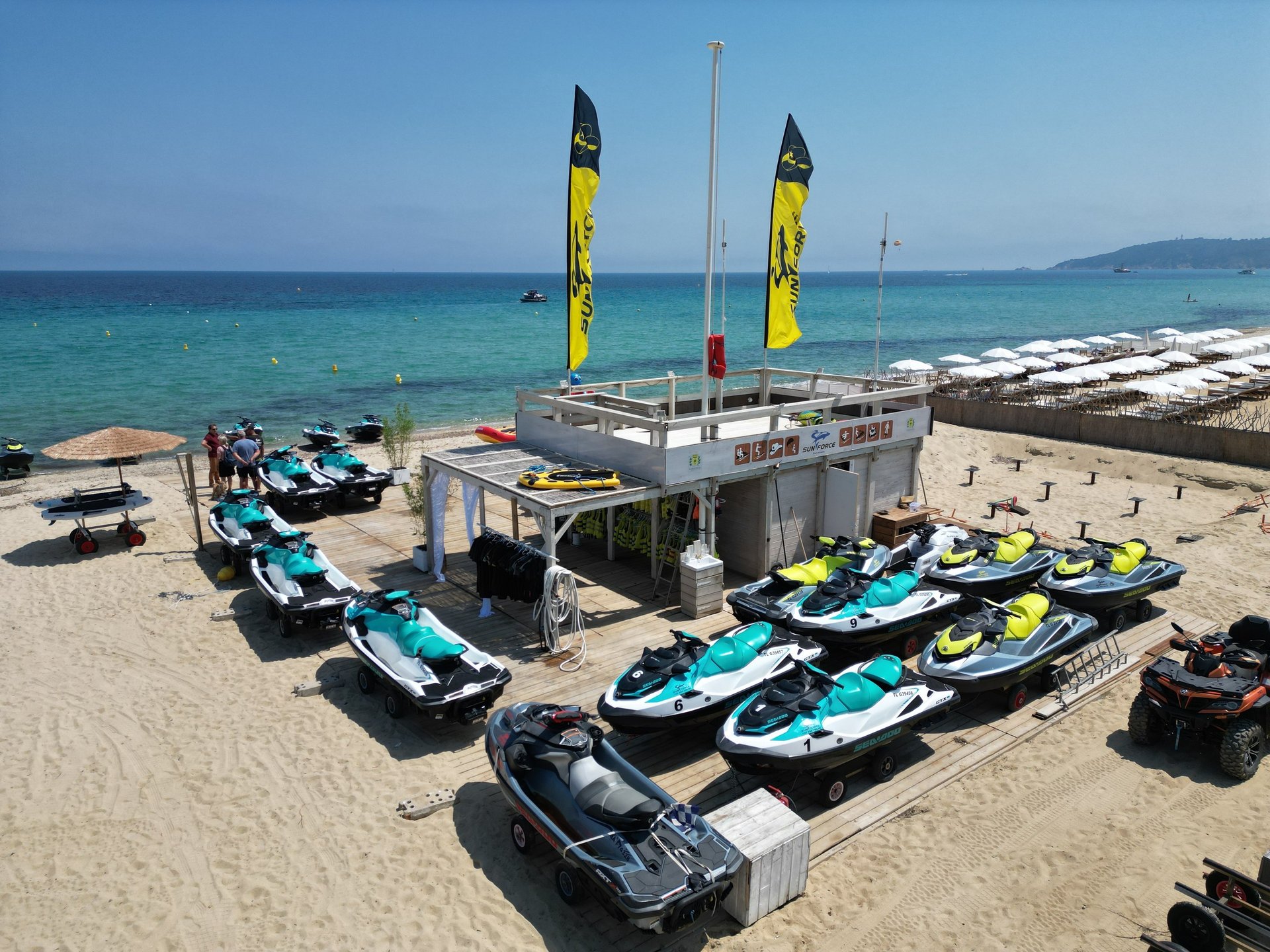 black and white bed linen