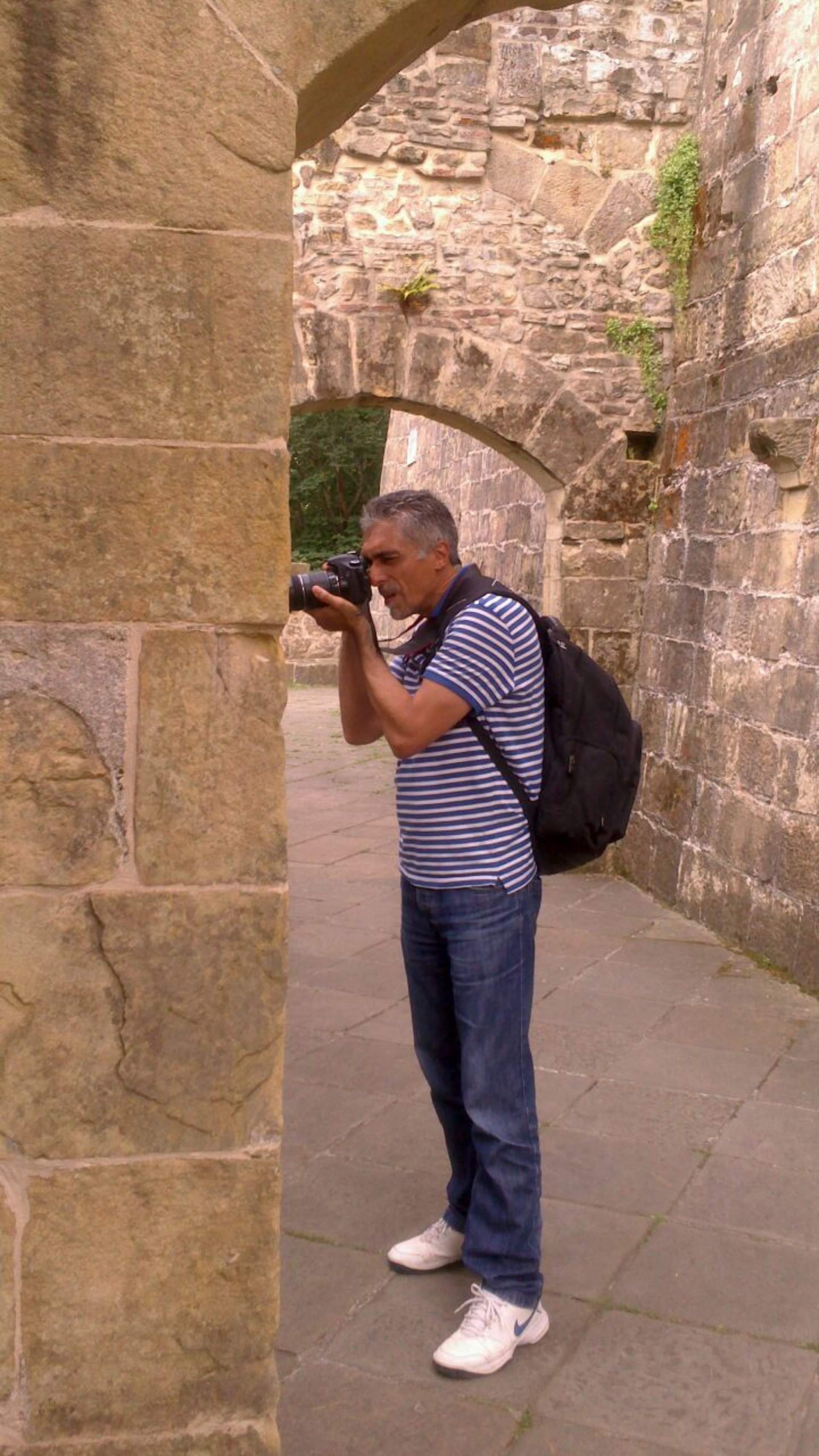 gray computer monitor