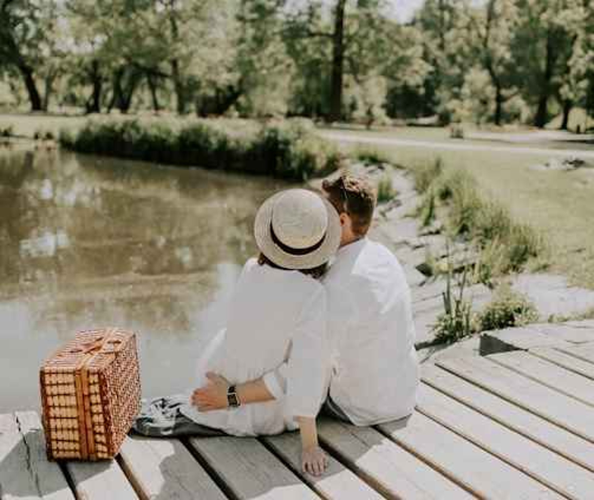 black and white bed linen