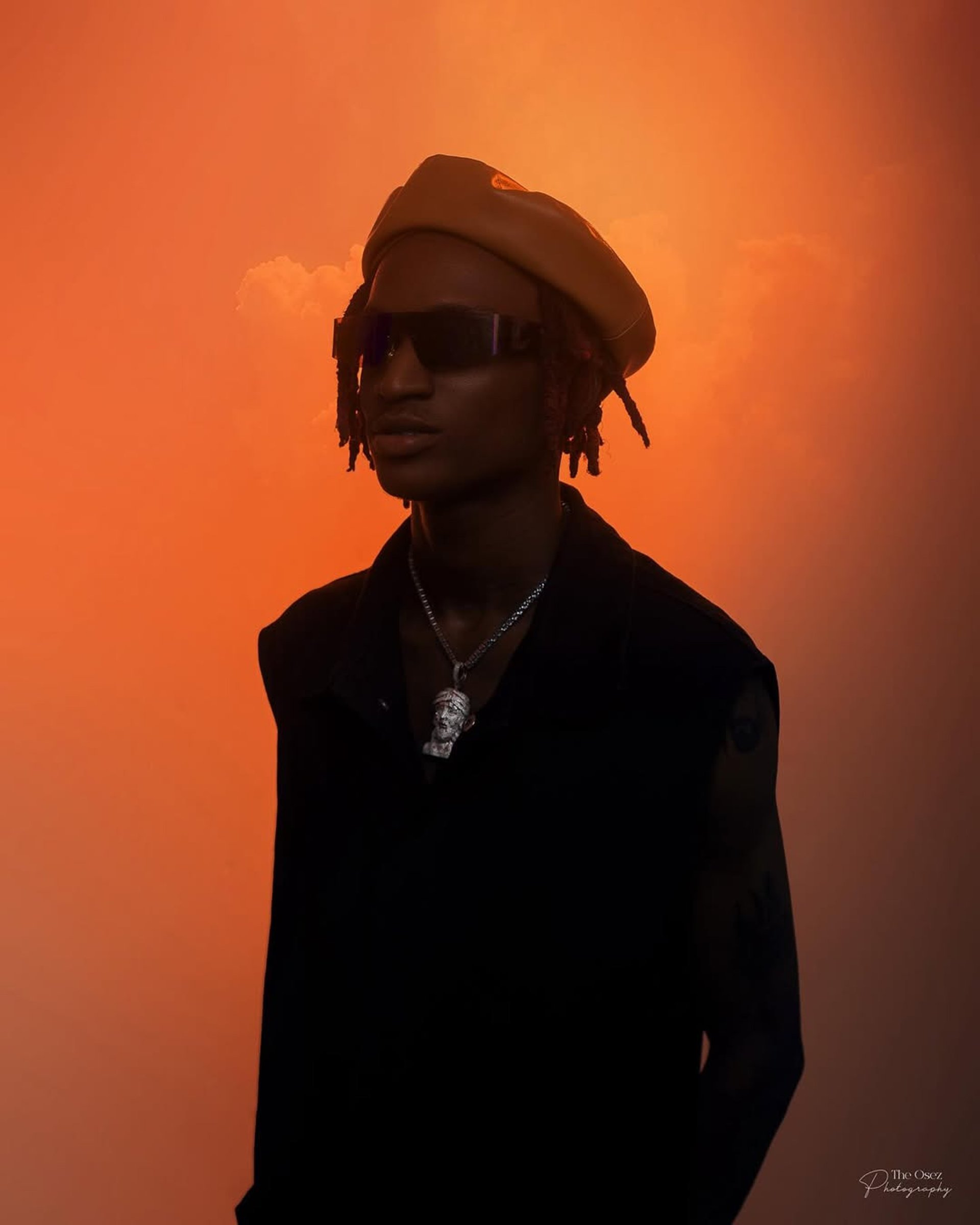 black and white bed linen