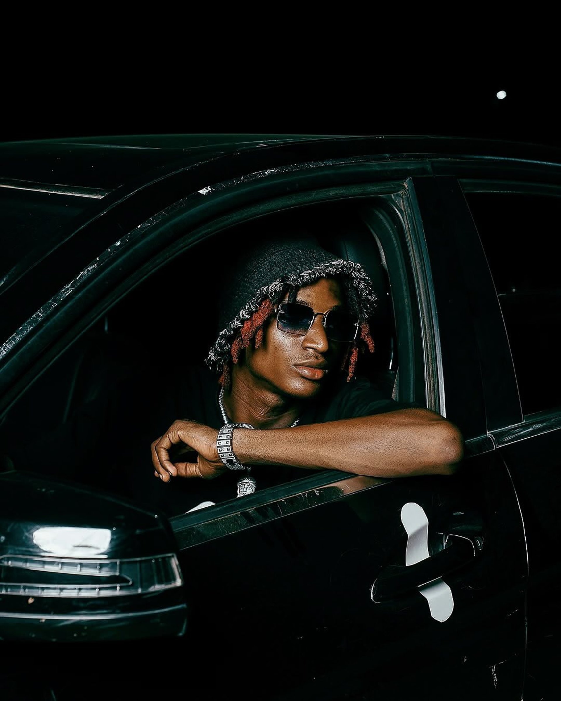 black and white bed linen