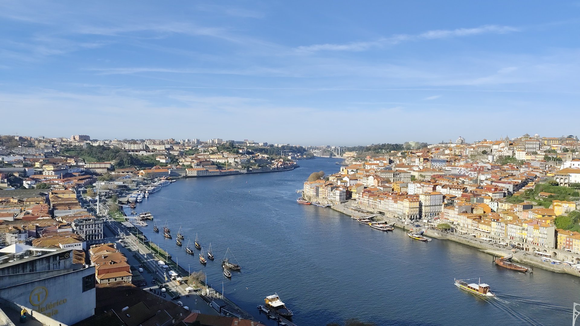 black and white bed linen
