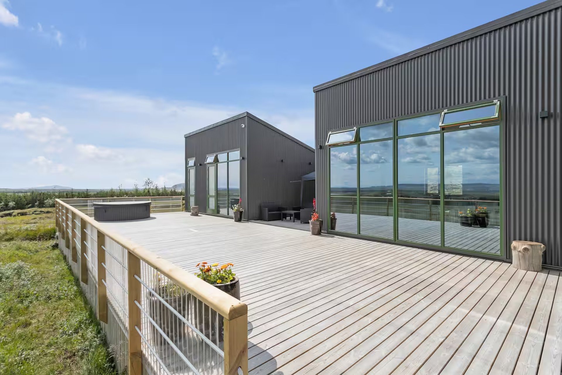 black and white bed linen