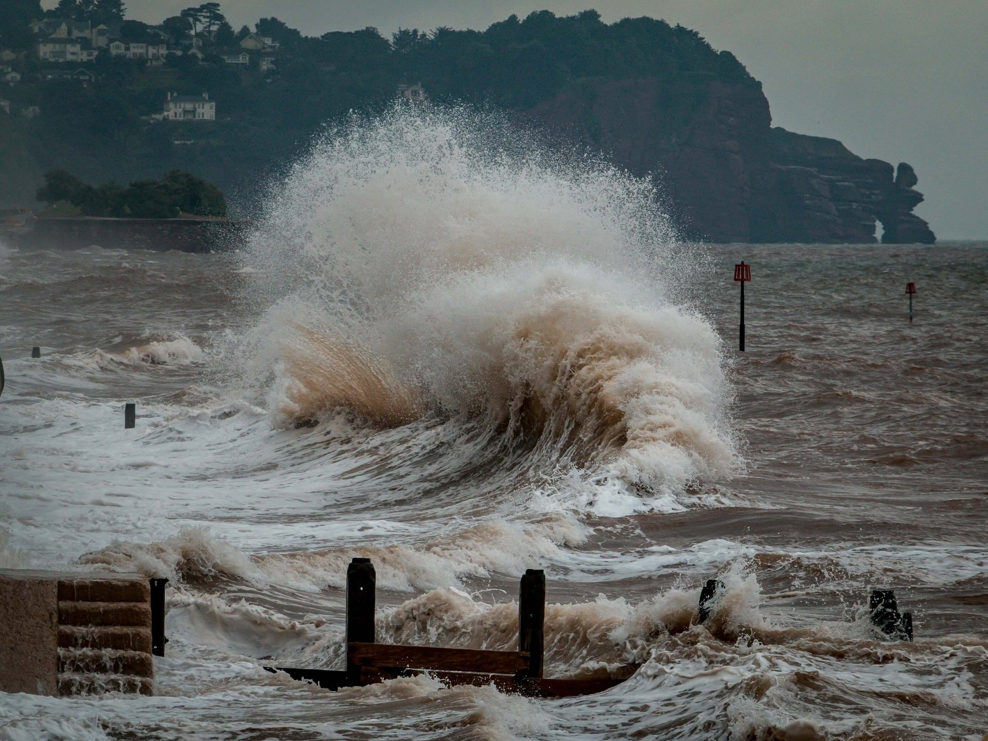 the image of tsunami wave