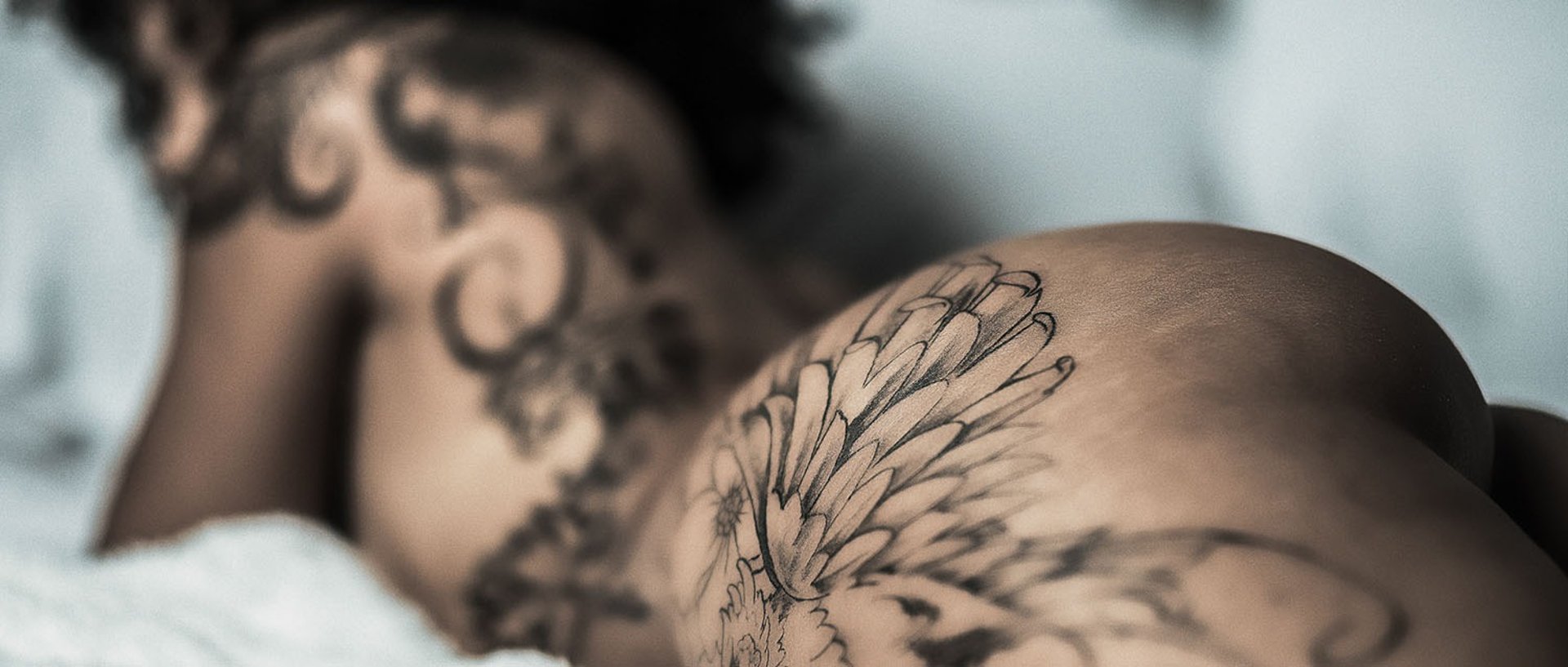 black and white bed linen