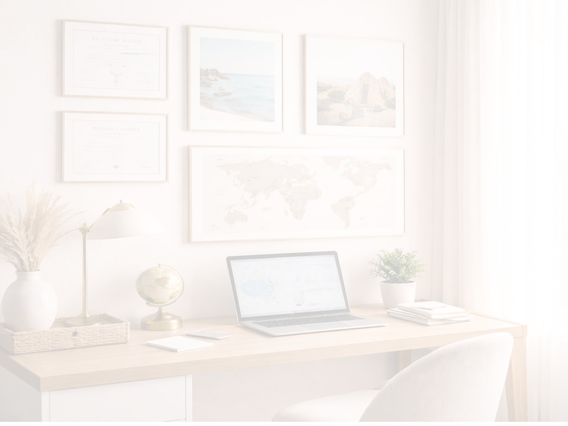 Imagen Home office con computadora y diplomas al fondo