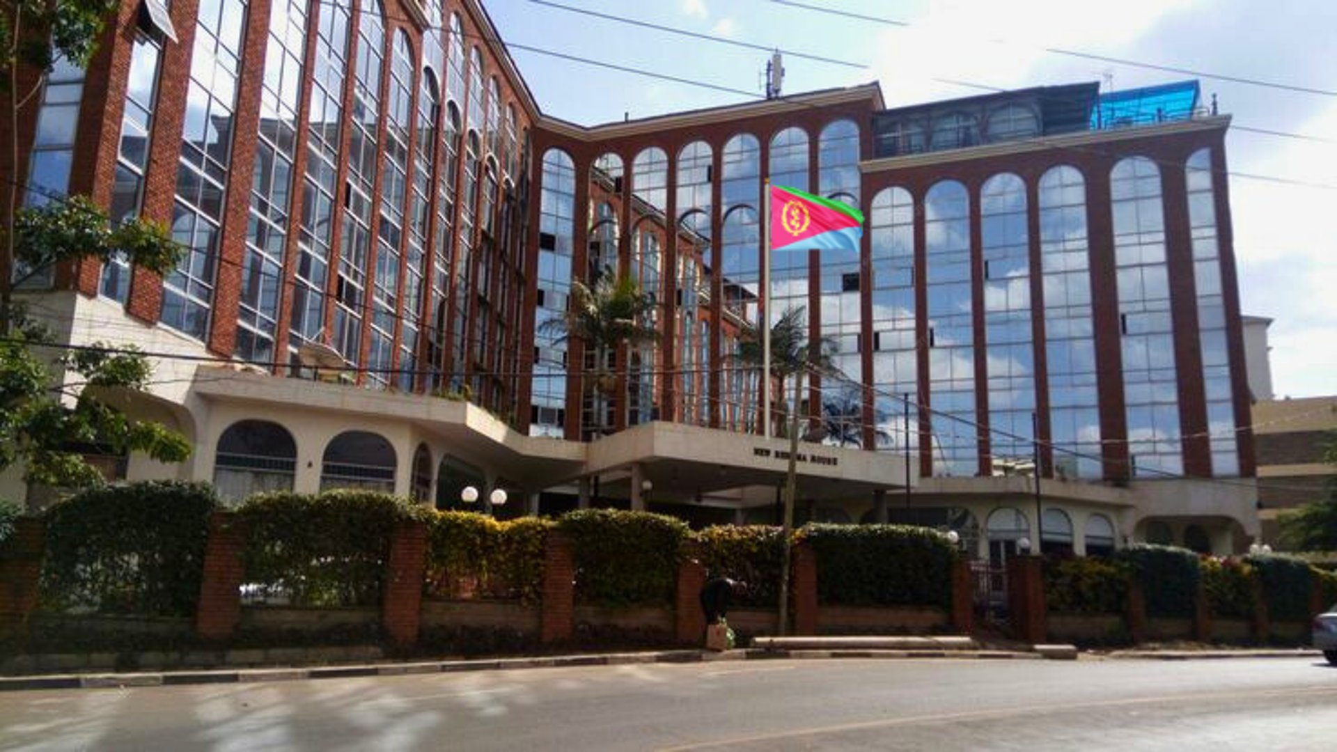 black and white bed linen