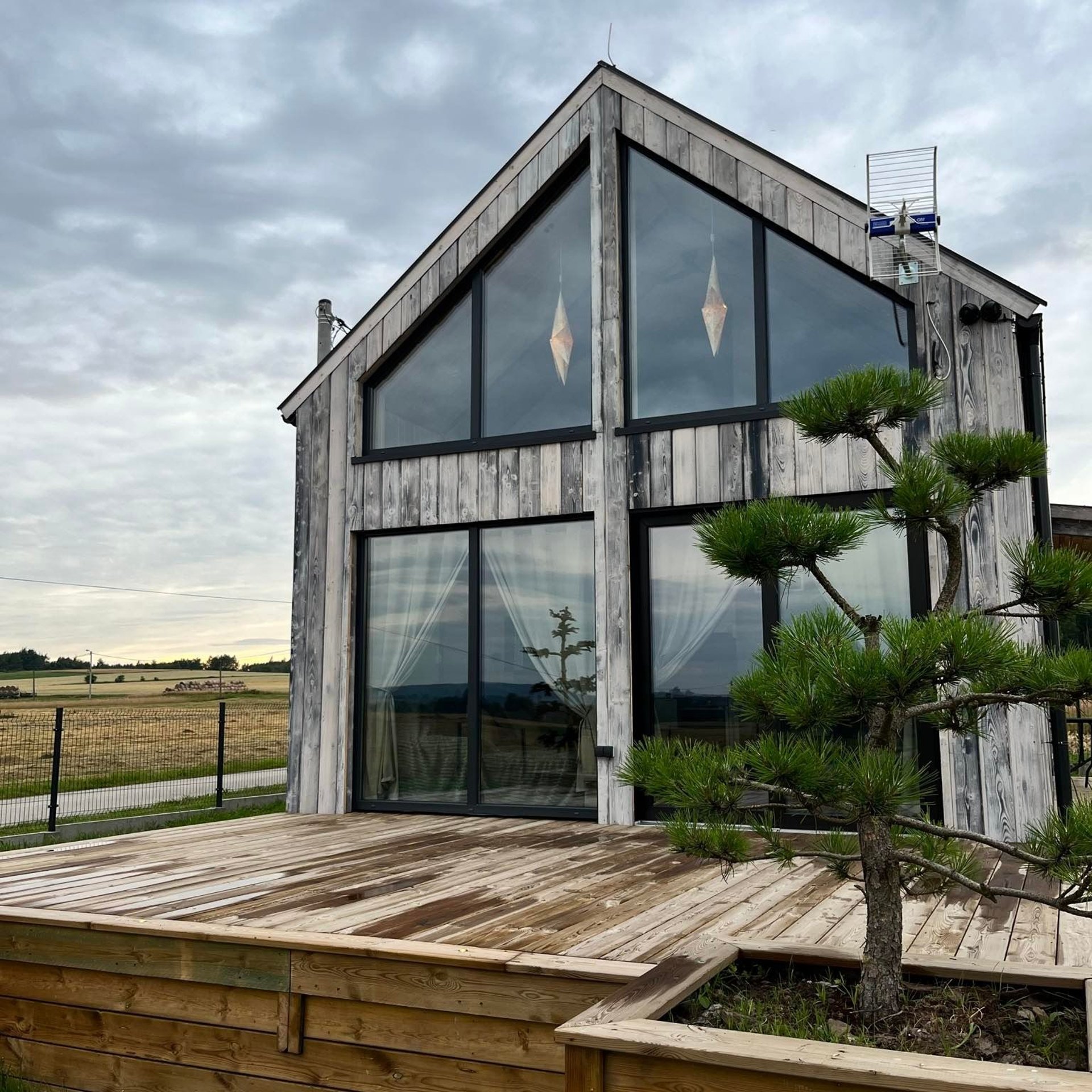 black and white bed linen