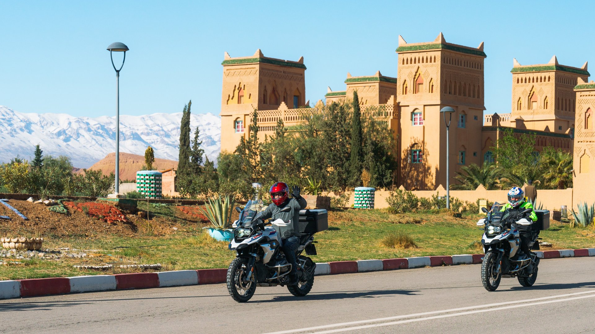 black and white bed linen