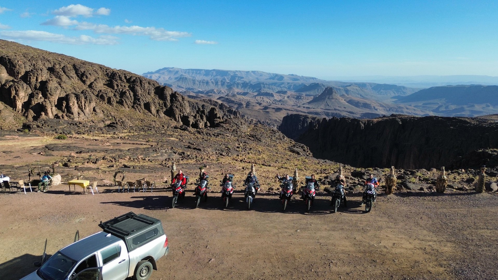 black and white bed linen