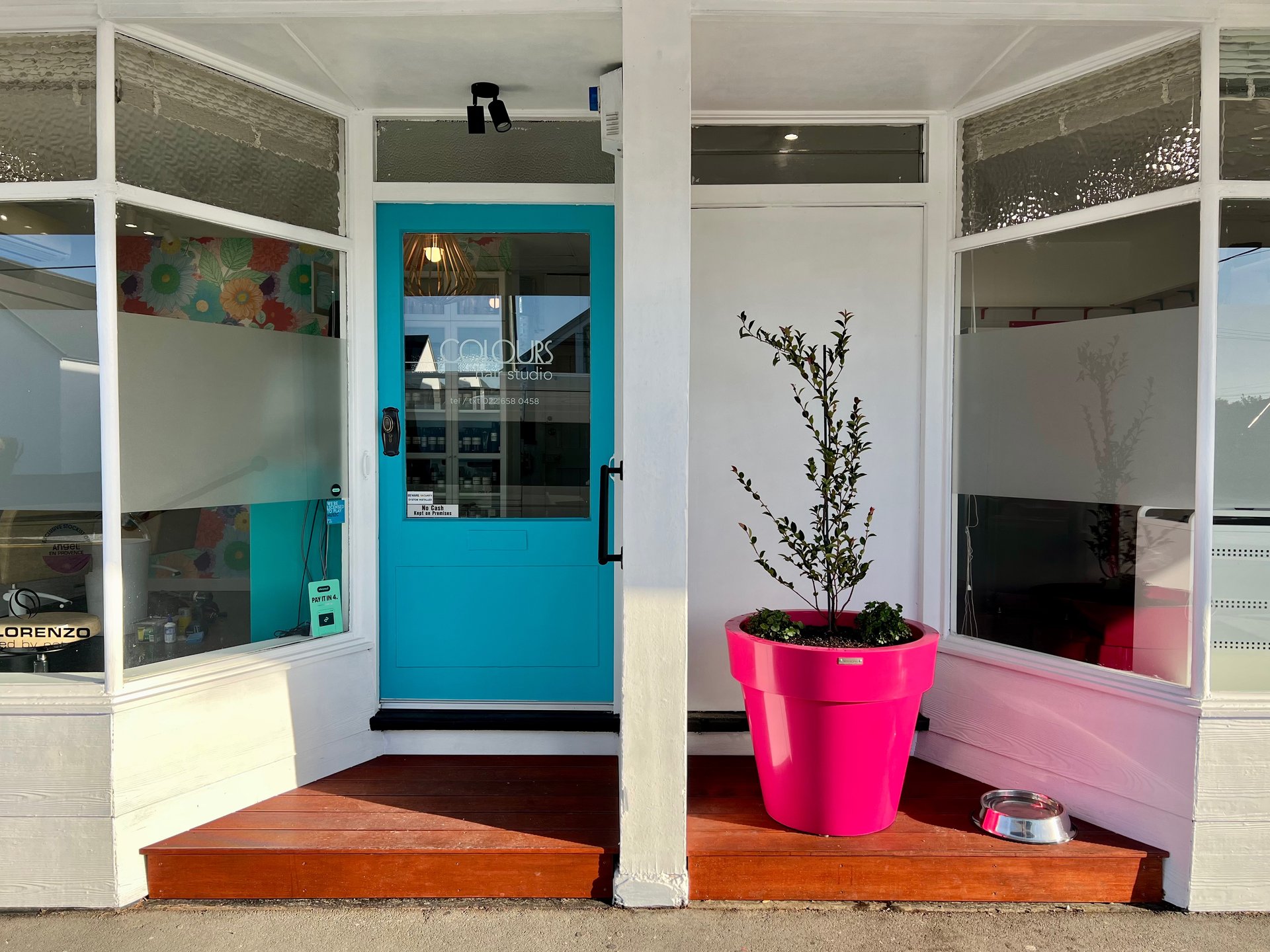 gray computer monitor