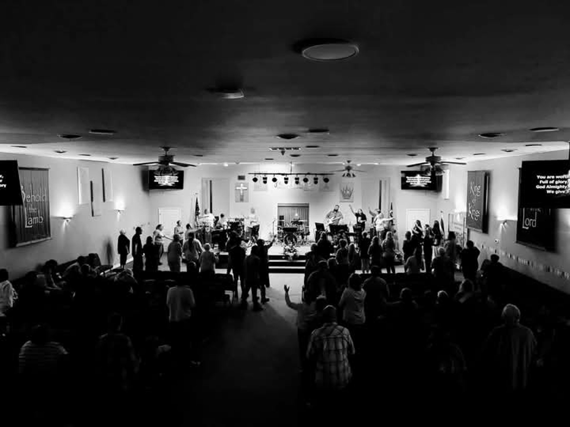 black and white bed linen