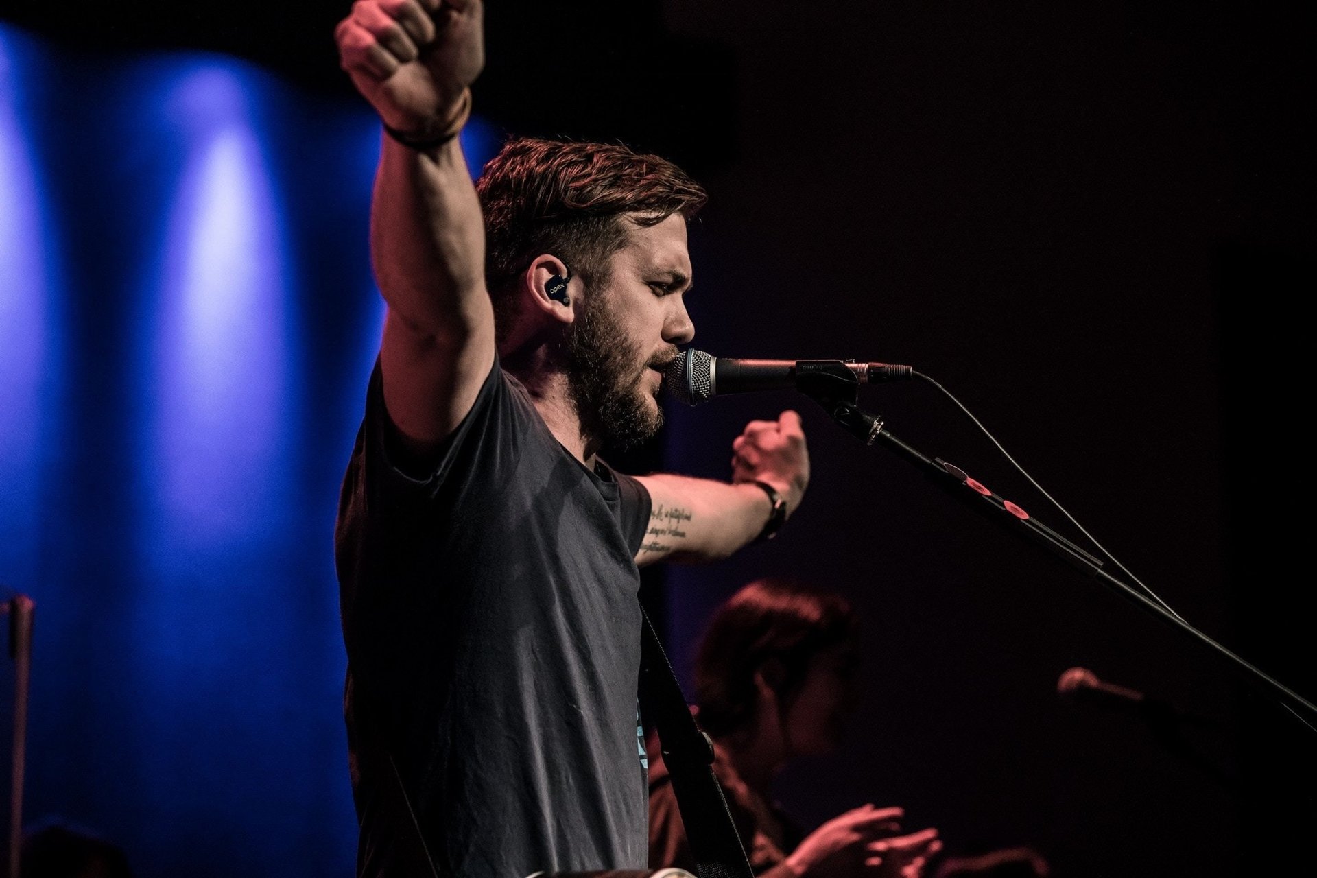 black and white bed linen