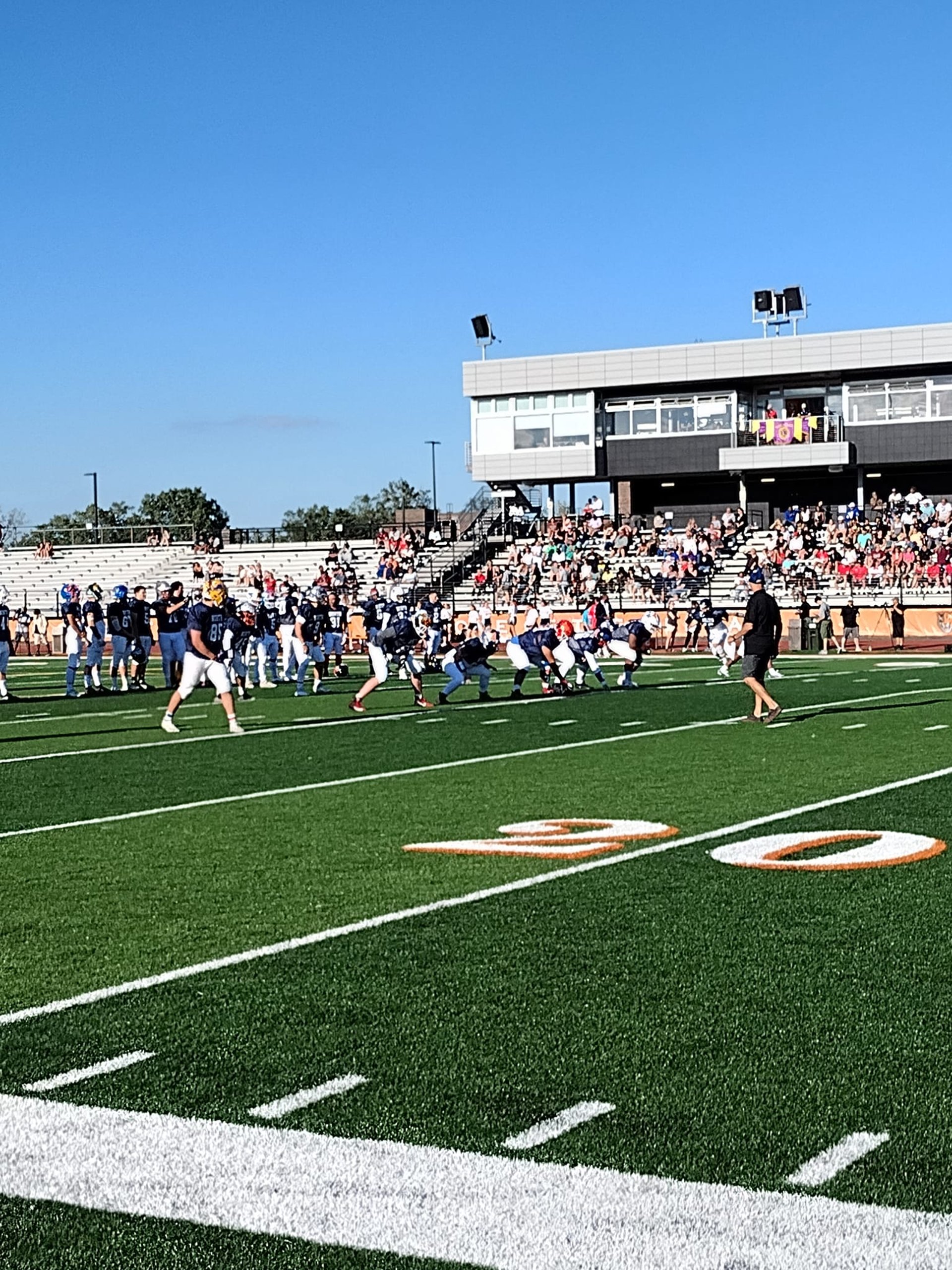 gray computer monitor