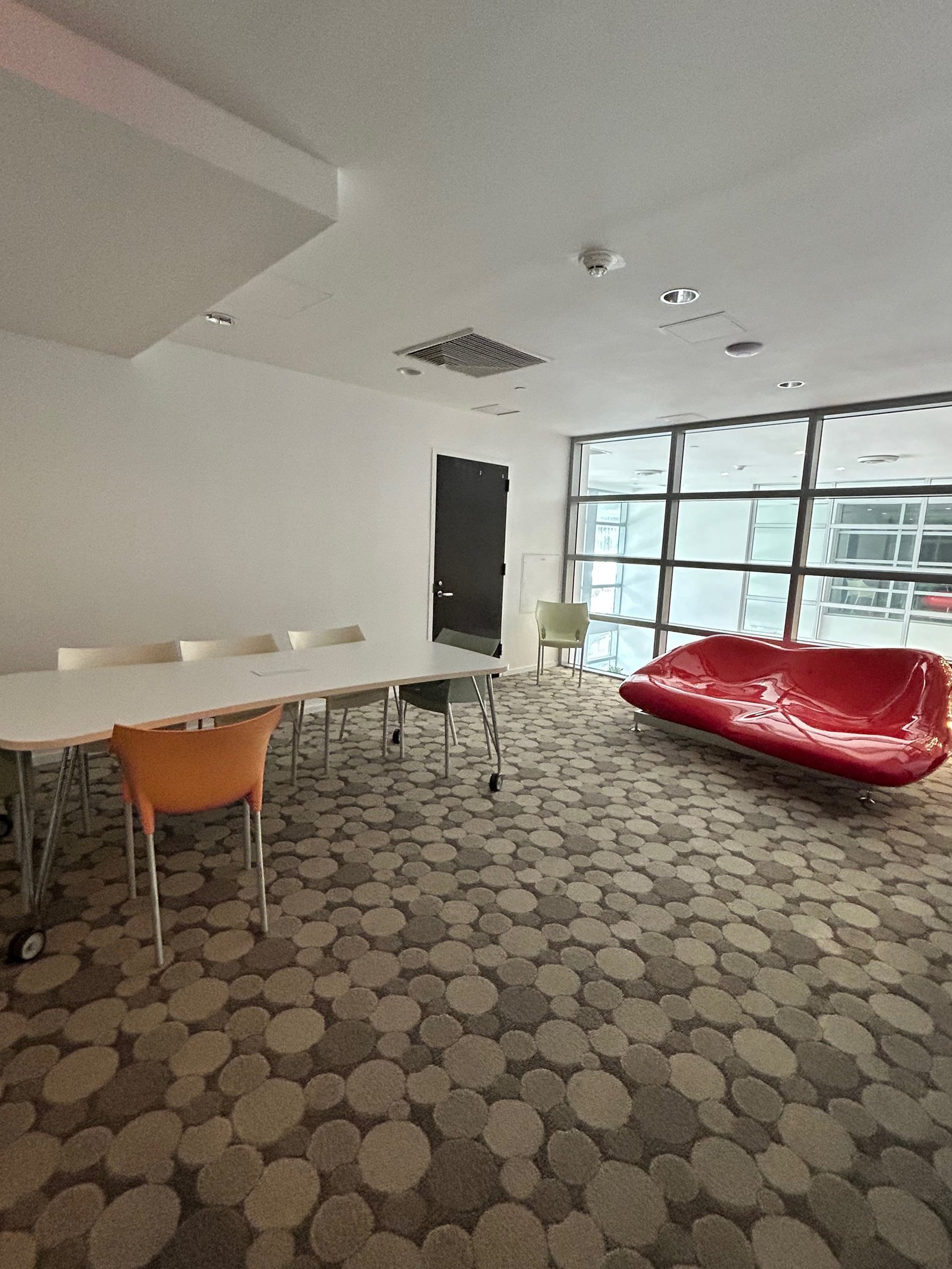 gray computer monitor