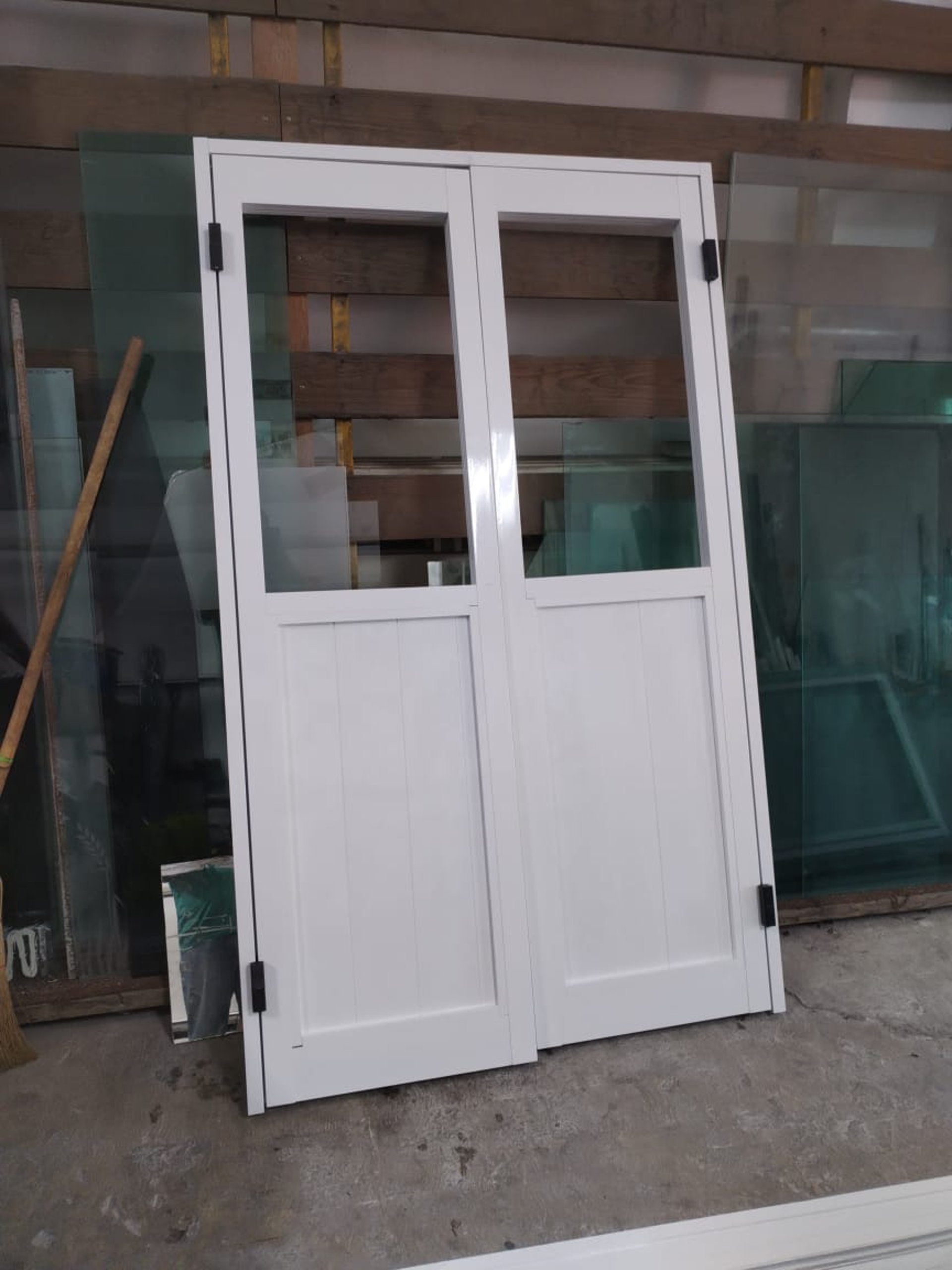 gray computer monitor