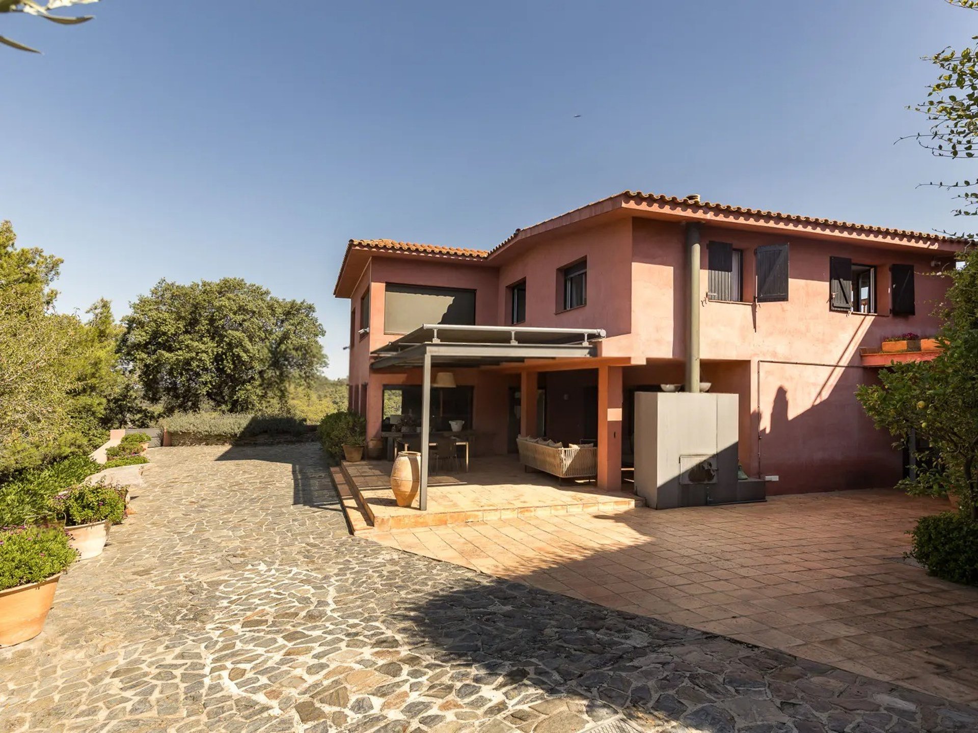 black and white bed linen